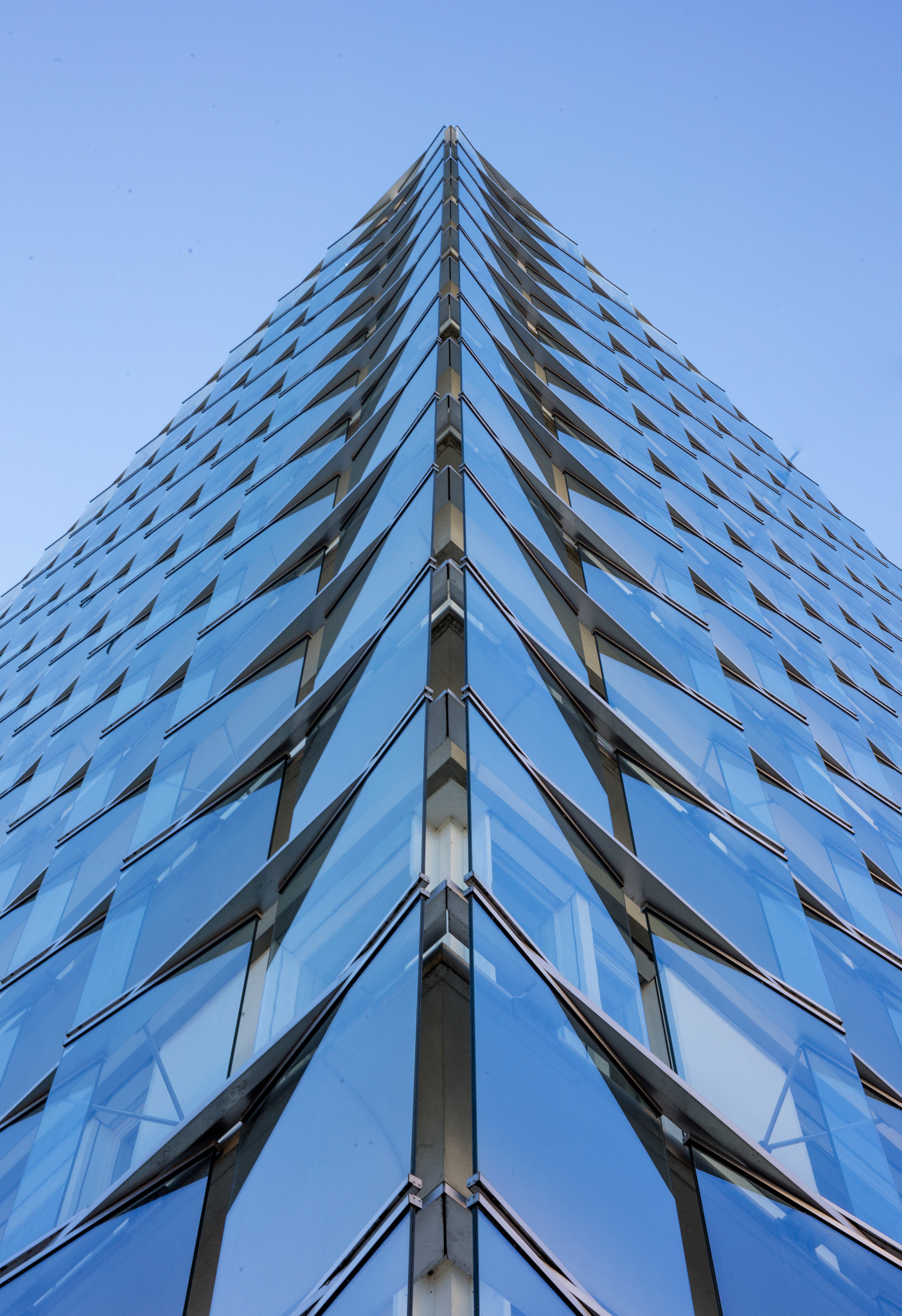 ZEISS Milvus 50mm F2 Macro sample photo. Nice design of the edge of the building photography