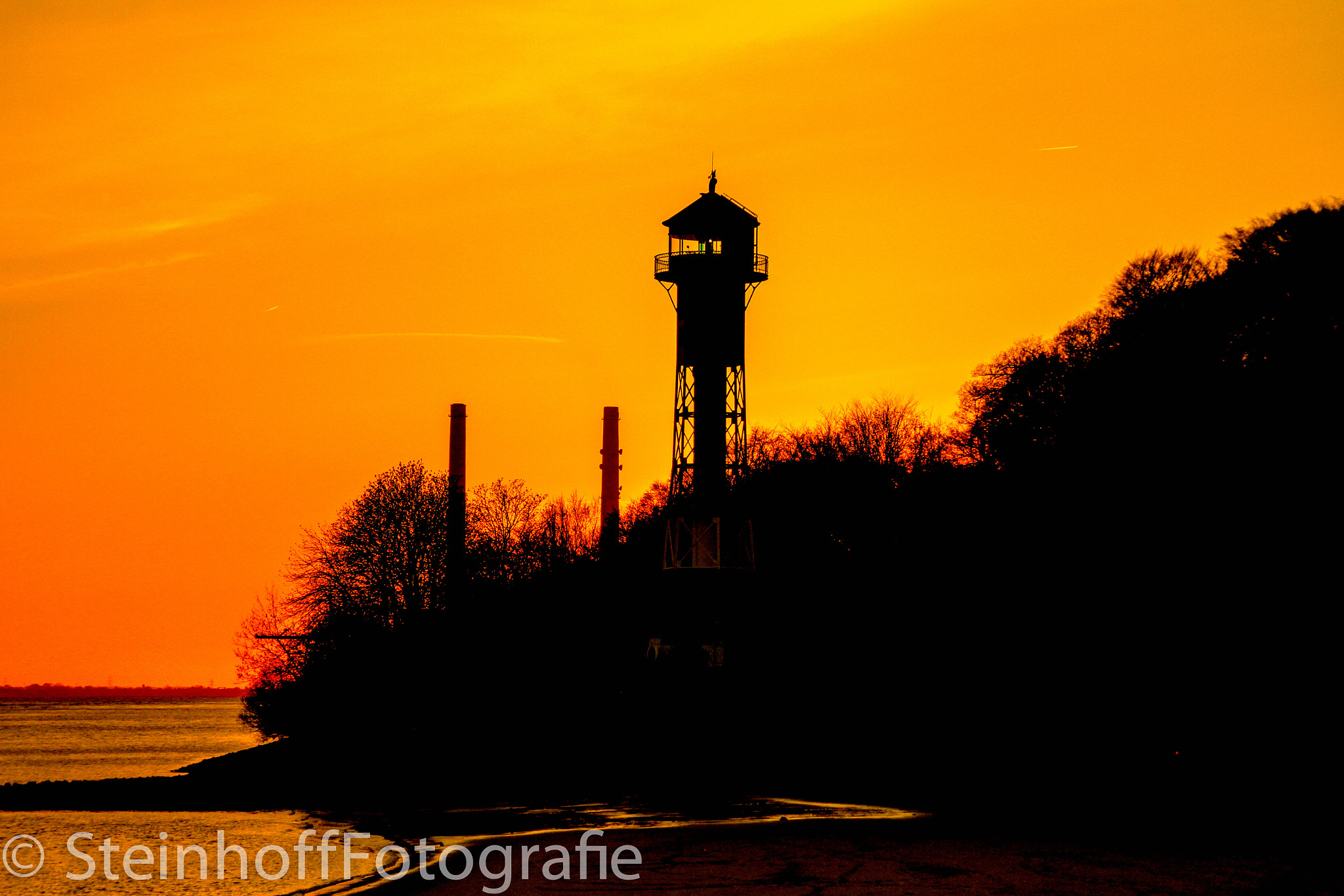 Sigma 18-200mm f/3.5-6.3 DC OS sample photo. Sonnenuntergang mit leuchtturm photography