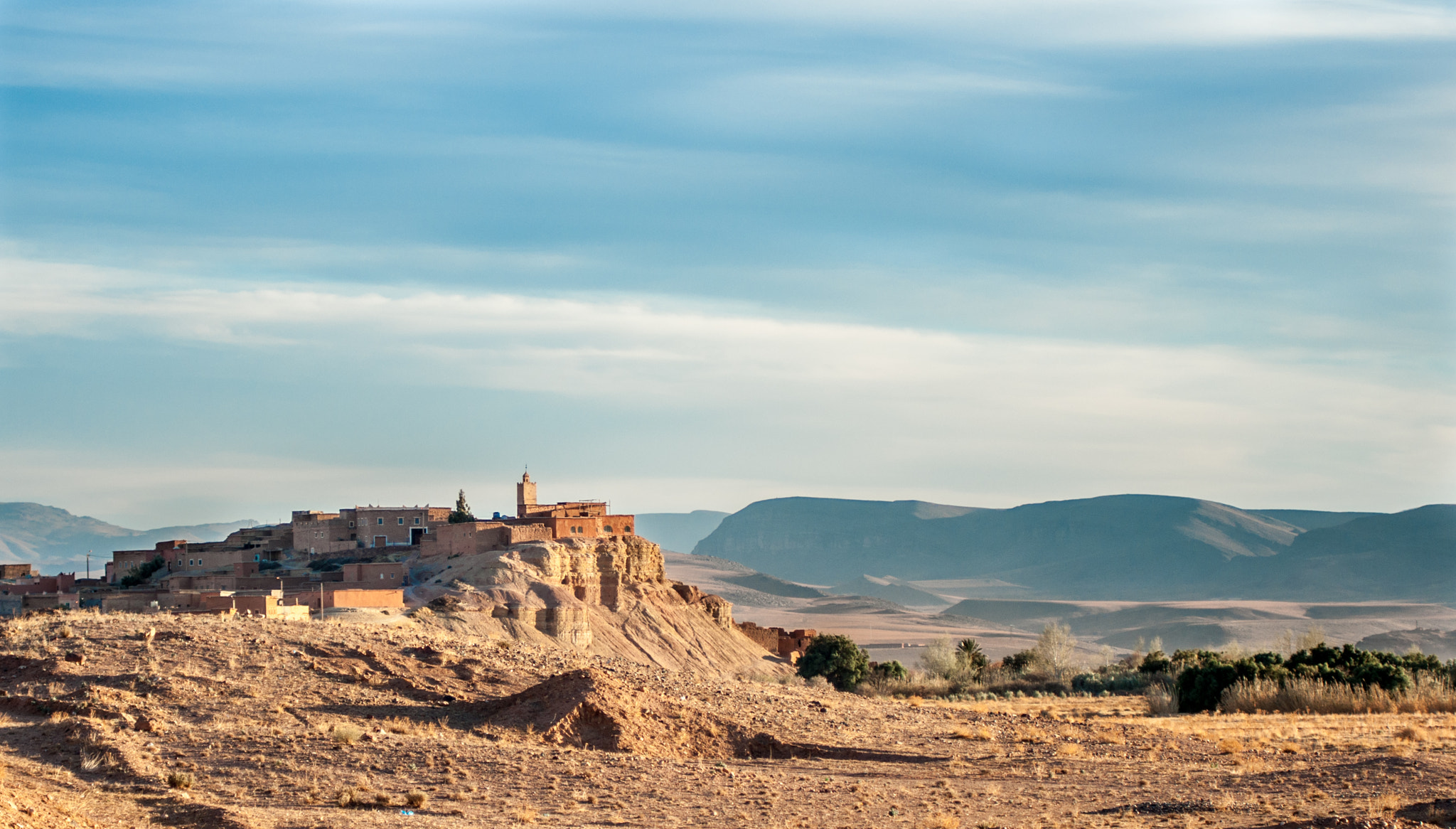 Sony Alpha DSLR-A700 + Minolta AF 70-210mm F4 Macro sample photo. Morocco desert village photography