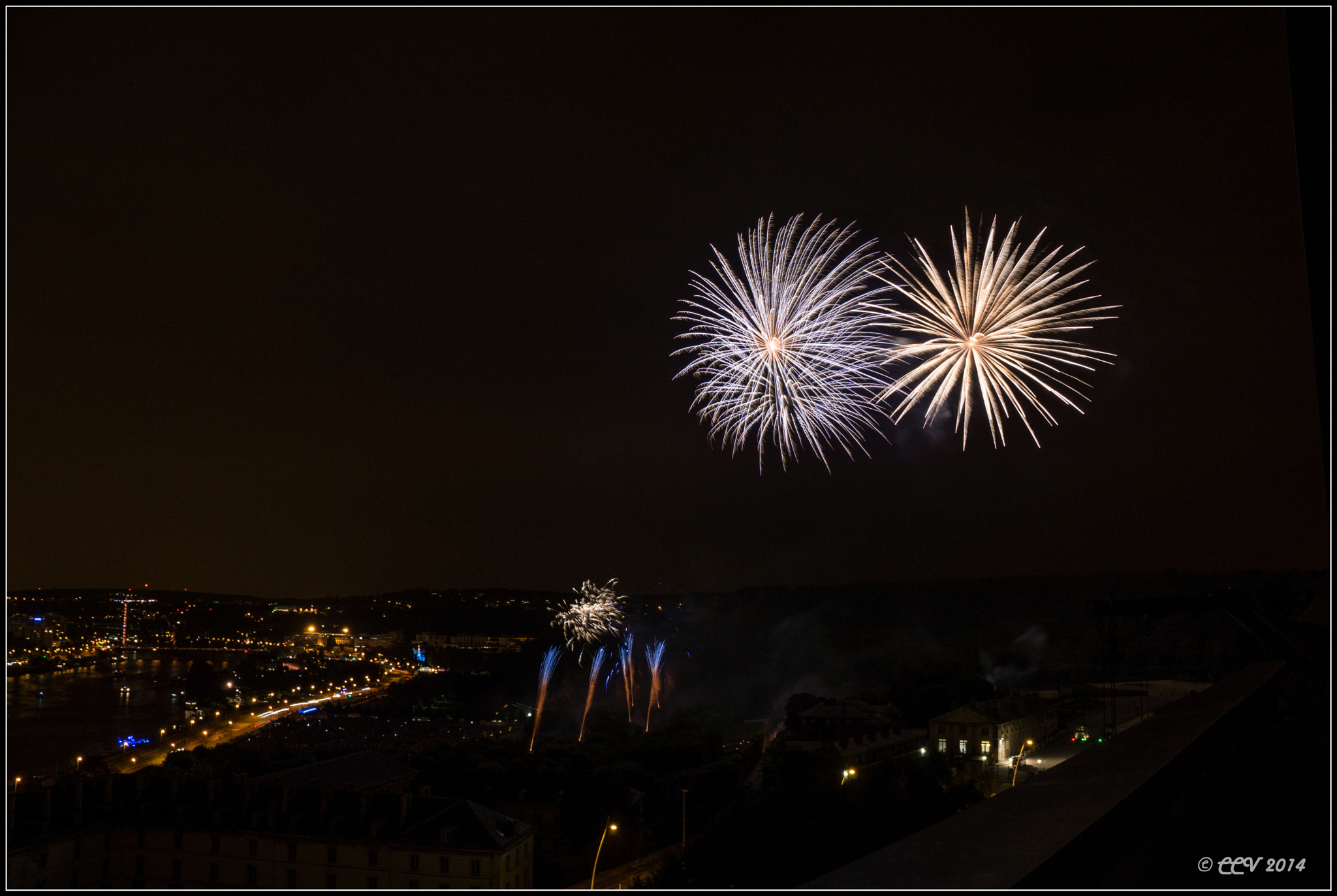 Sony DT 18-135mm F3.5-5.6 SAM sample photo. Fusées bicolores photography