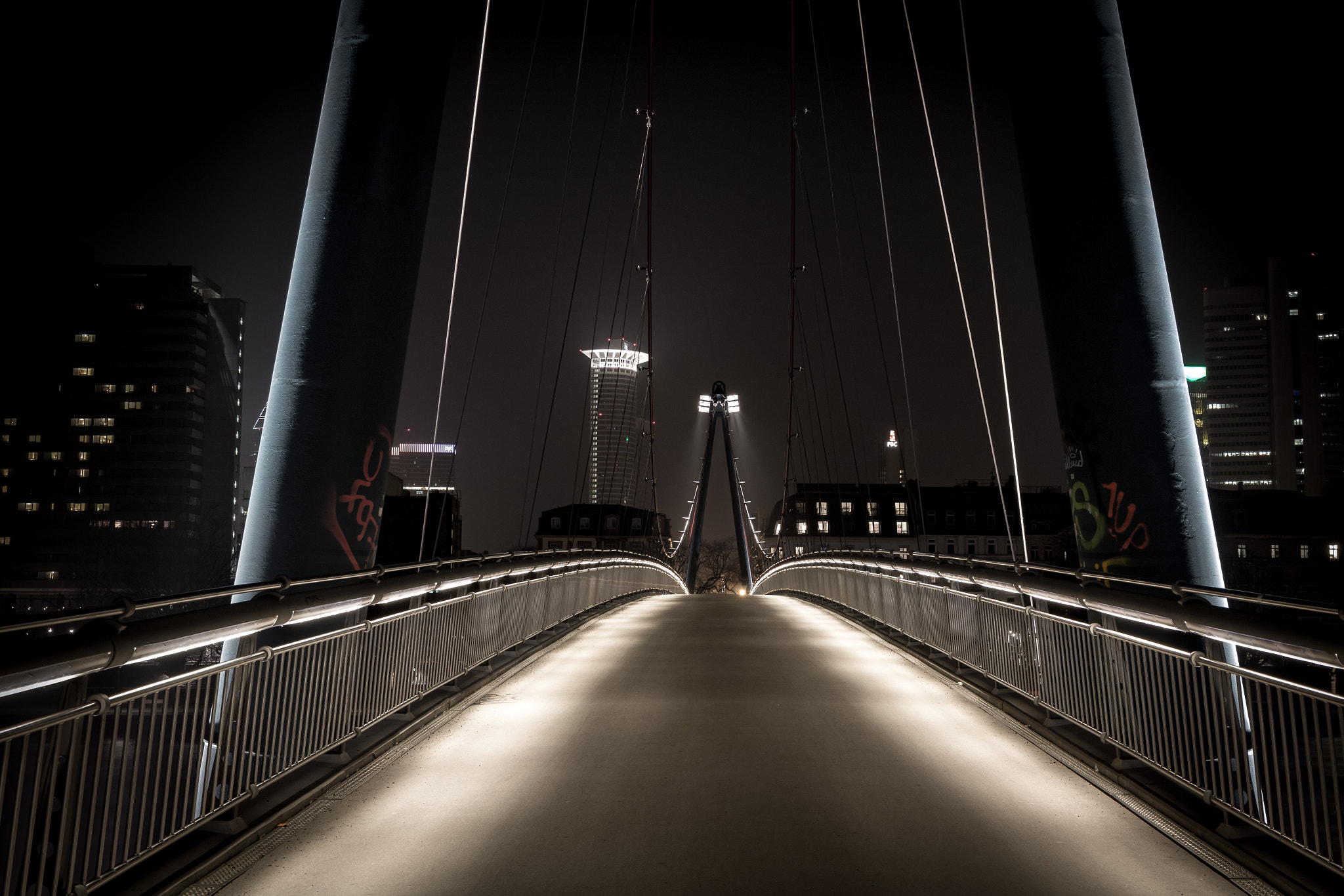 Canon EF 16-35mm F4L IS USM sample photo. Follow the lights photography
