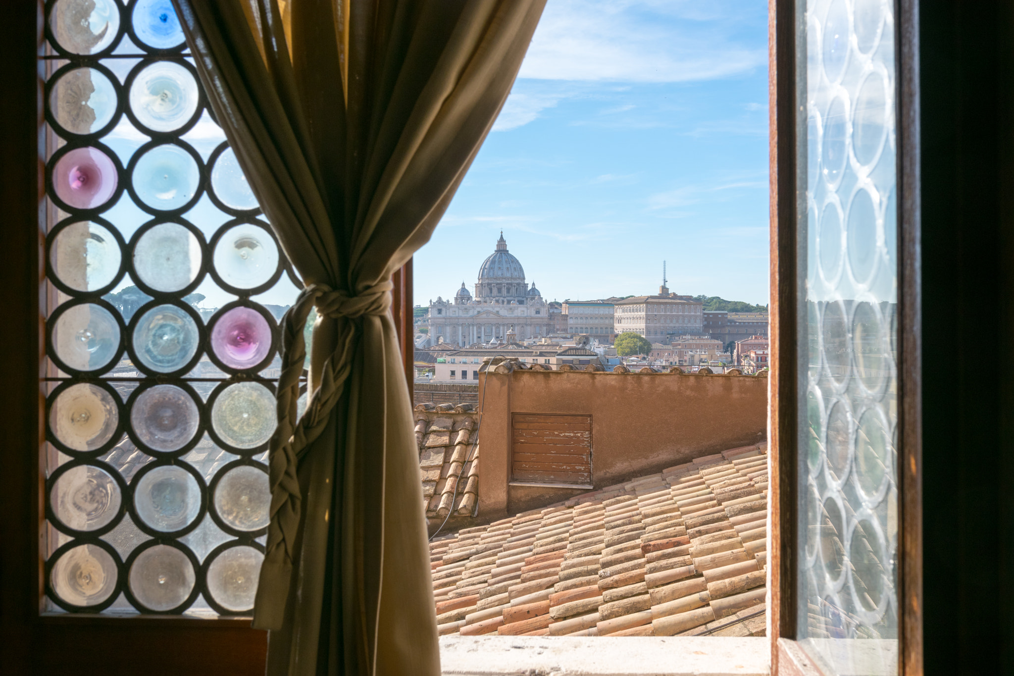 Nikon D5300 + Sigma 18-35mm F1.8 DC HSM Art sample photo. Finestra su san pietro photography