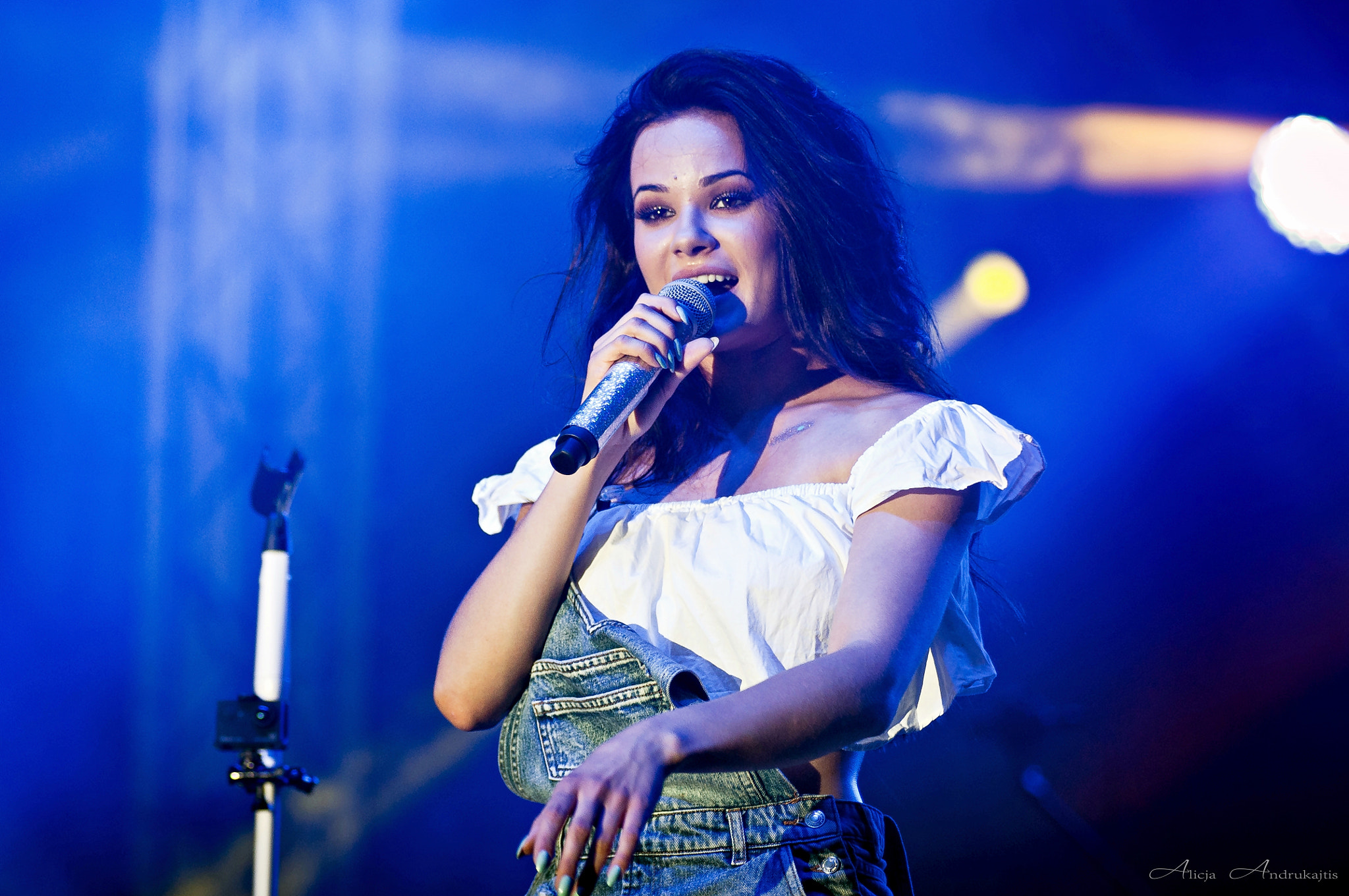 AF Zoom-Nikkor 80-200mm f/2.8 ED sample photo. Concert photography