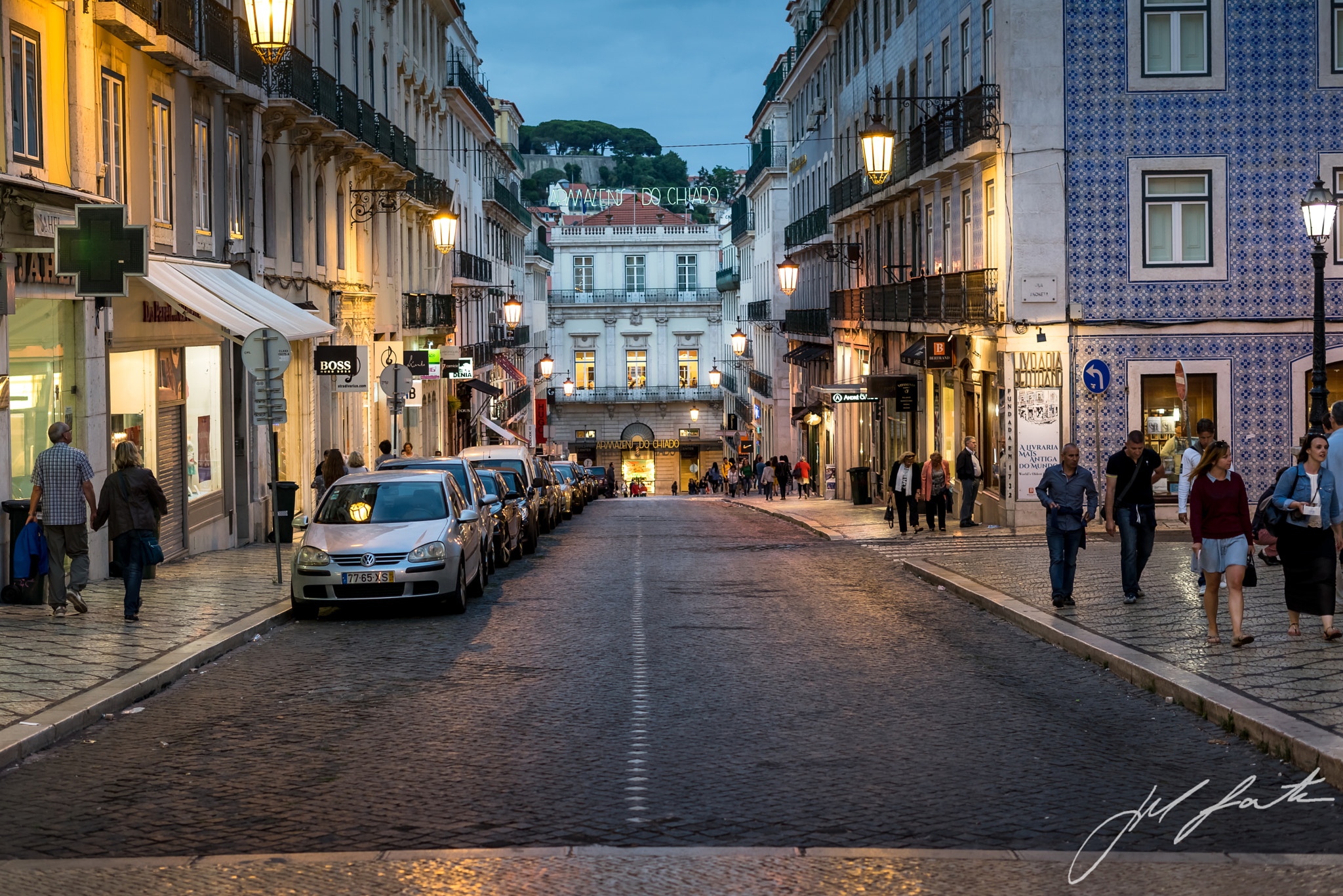 Sony a7R + Sony FE 50mm F1.8 sample photo. Lisbon street photography