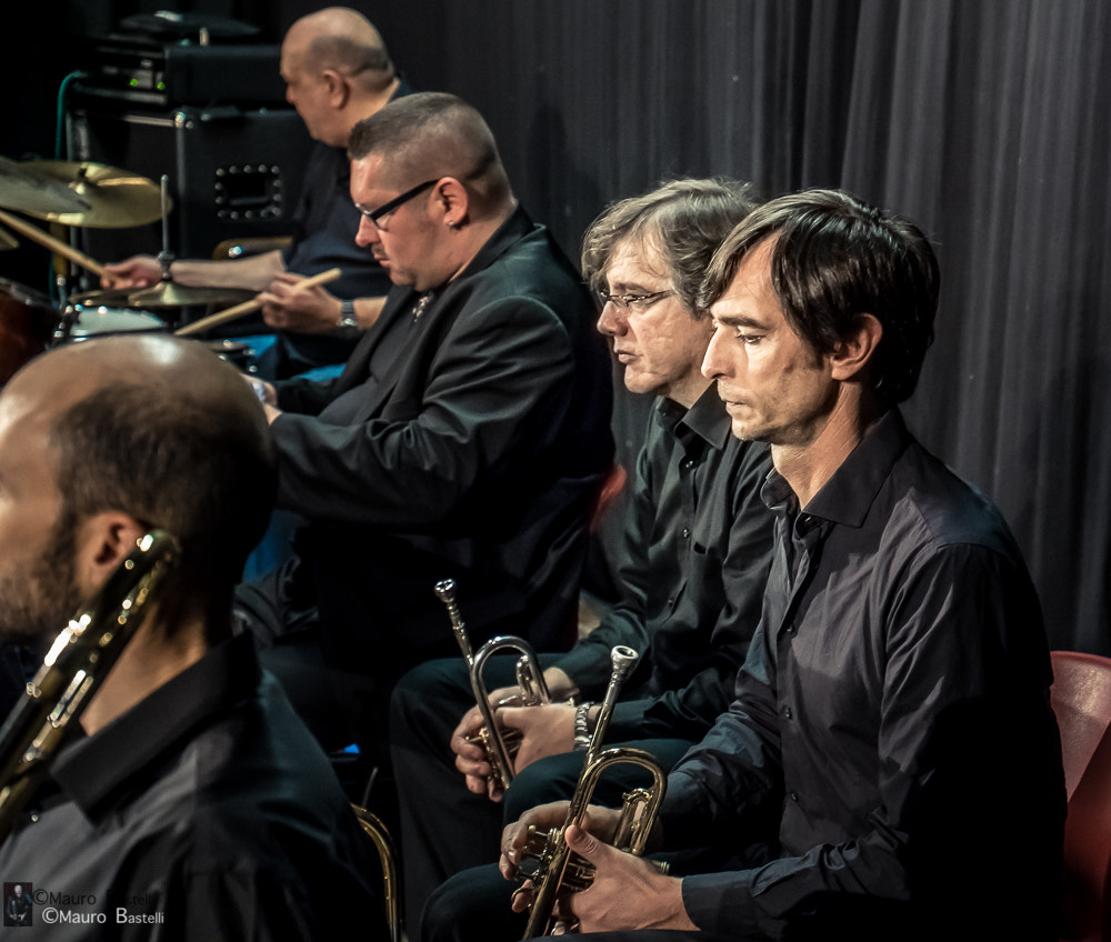 Samsung NX 16-50mm F2.0-2.8 S ED OIS sample photo. Born to swing jazz orchestra photography