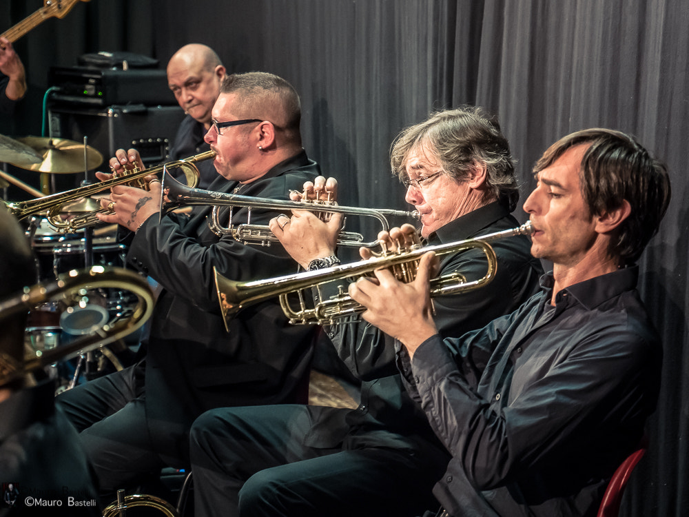 Samsung NX 16-50mm F2.0-2.8 S ED OIS sample photo. Born to swing jazz orchestra photography