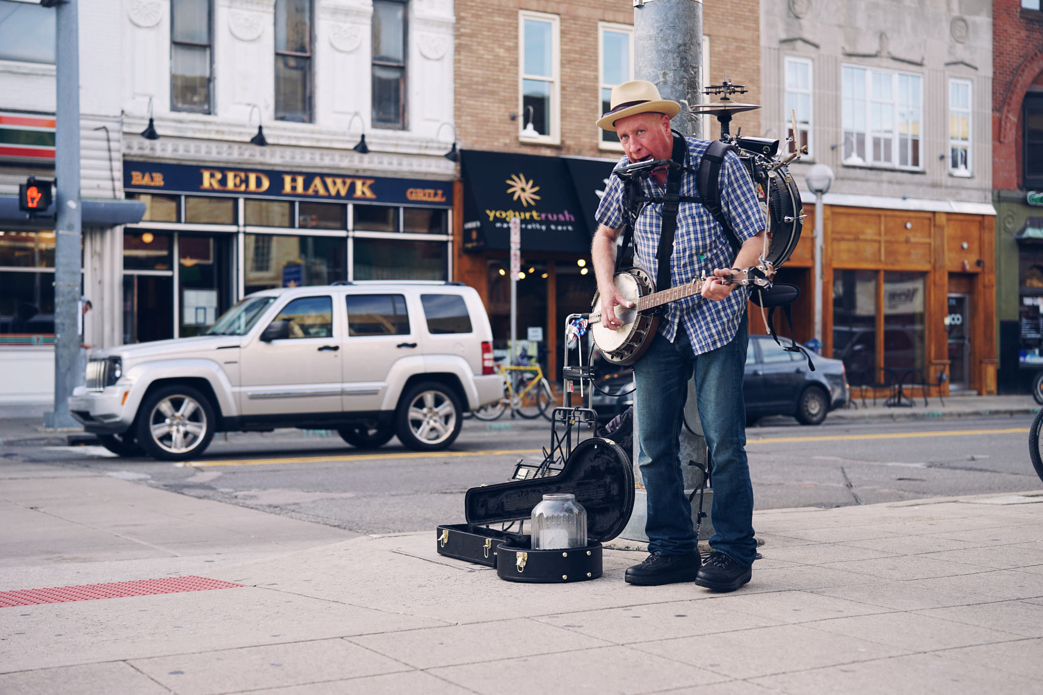 Sony a7 II + Sony Planar T* FE 50mm F1.4 ZA sample photo. One man bandjo photography