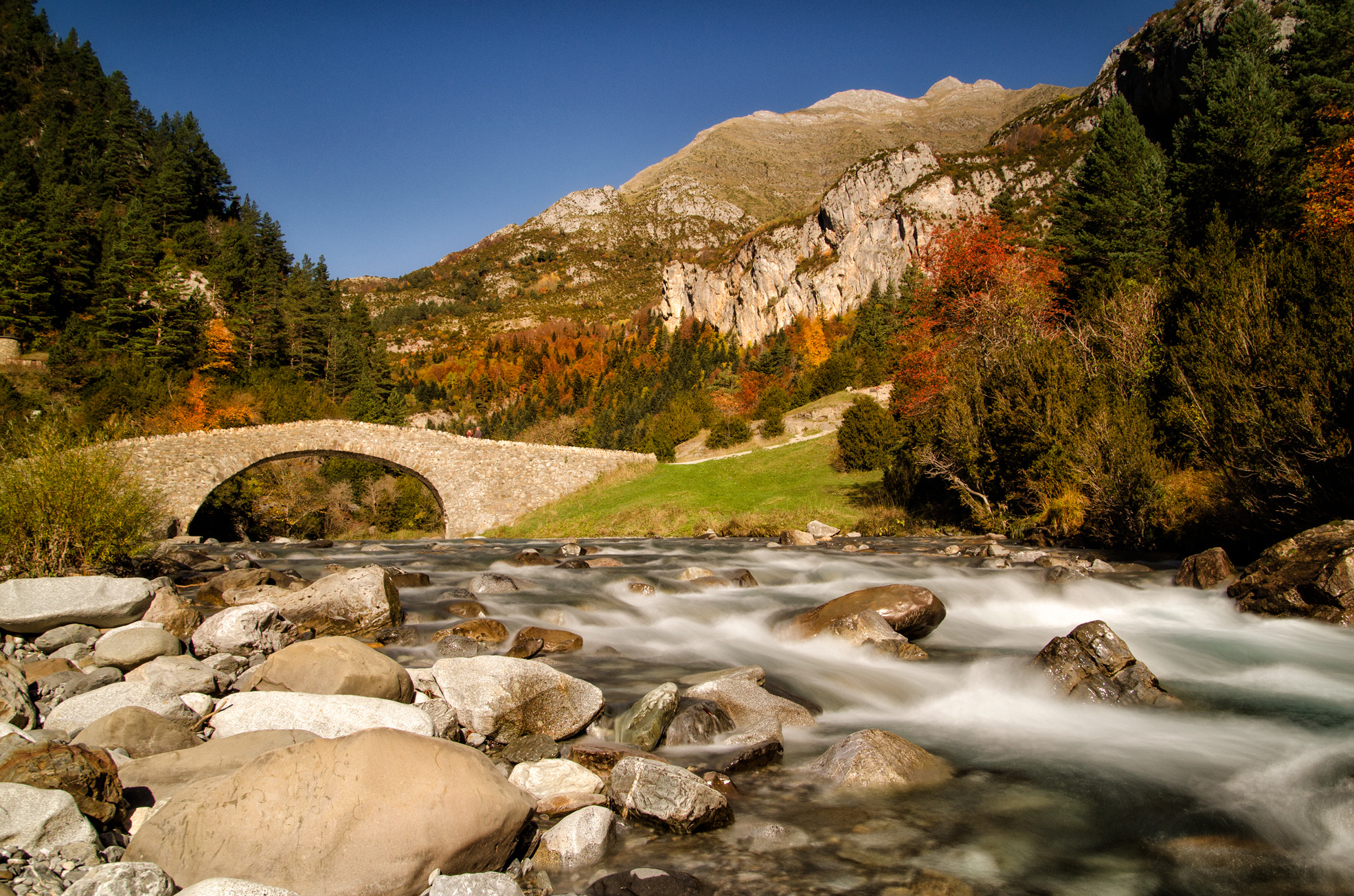 Nikon D7000 + Sigma 18-50mm F2.8 EX DC sample photo. El puente de bujaruelo photography