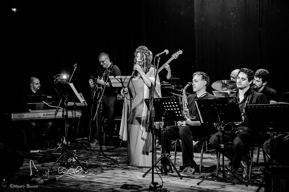 Samsung NX 16-50mm F2.0-2.8 S ED OIS sample photo. Born to swing jazz orchestra photography