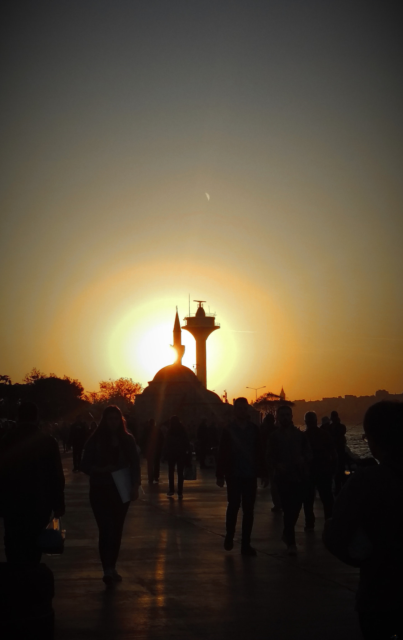 HTC M9 sample photo. Portal of the evening photography