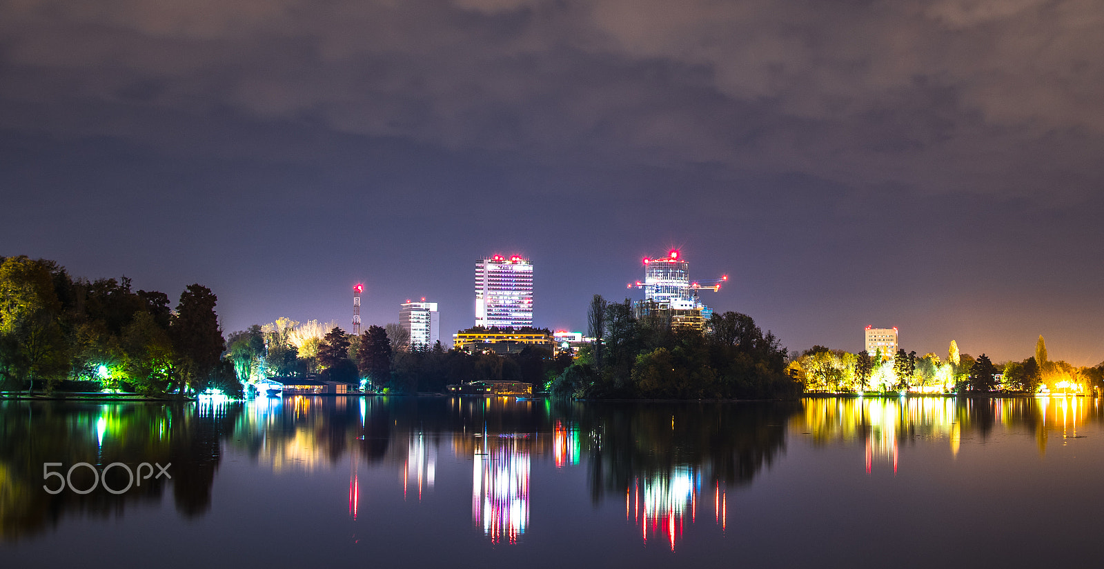 Nikon D500 + Nikon AF-S DX Nikkor 35mm F1.8G sample photo. Herastrau park & surroundings at night photography