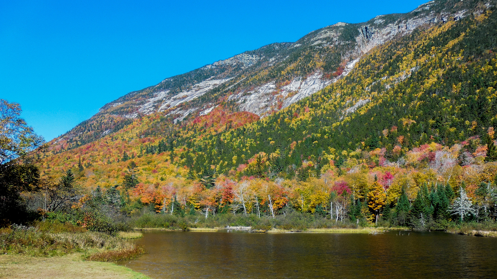 Nikon Coolpix S5200 sample photo. New hampshire fall photography