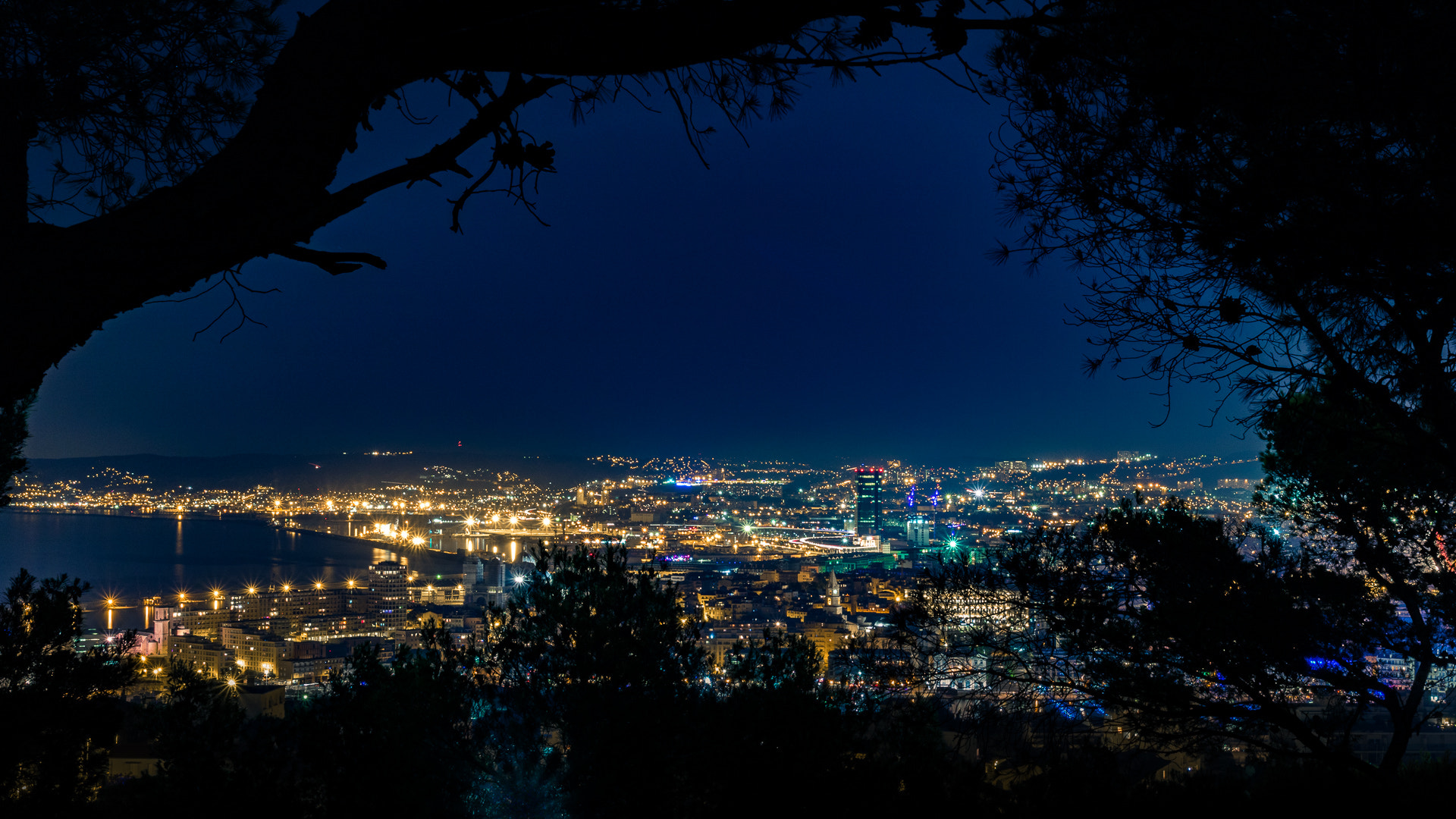 Tamron SP AF 17-50mm F2.8 XR Di II LD Aspherical (IF) sample photo. Above the city photography