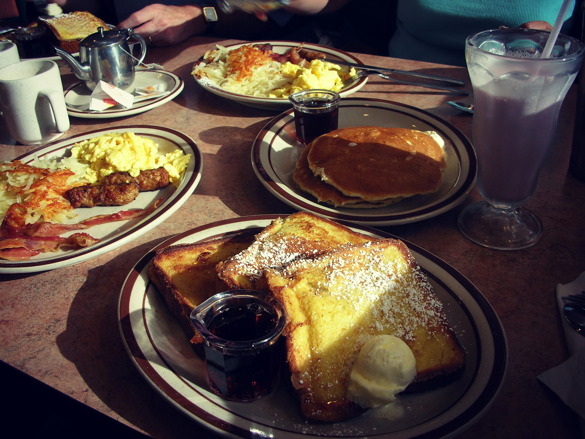 Nikon S1 sample photo. La breakfast photography