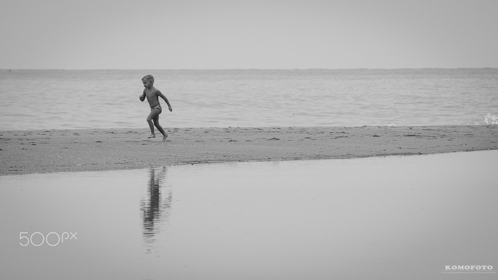 Nikon D500 sample photo. Child run on the beach photography