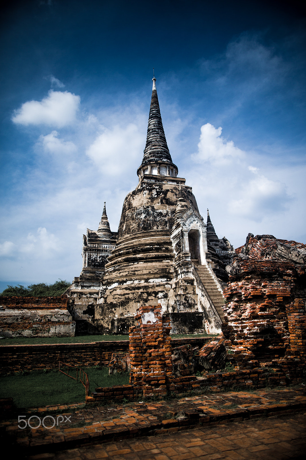 Canon EF 24mm F1.4L II USM sample photo. Ancient pragoda photography