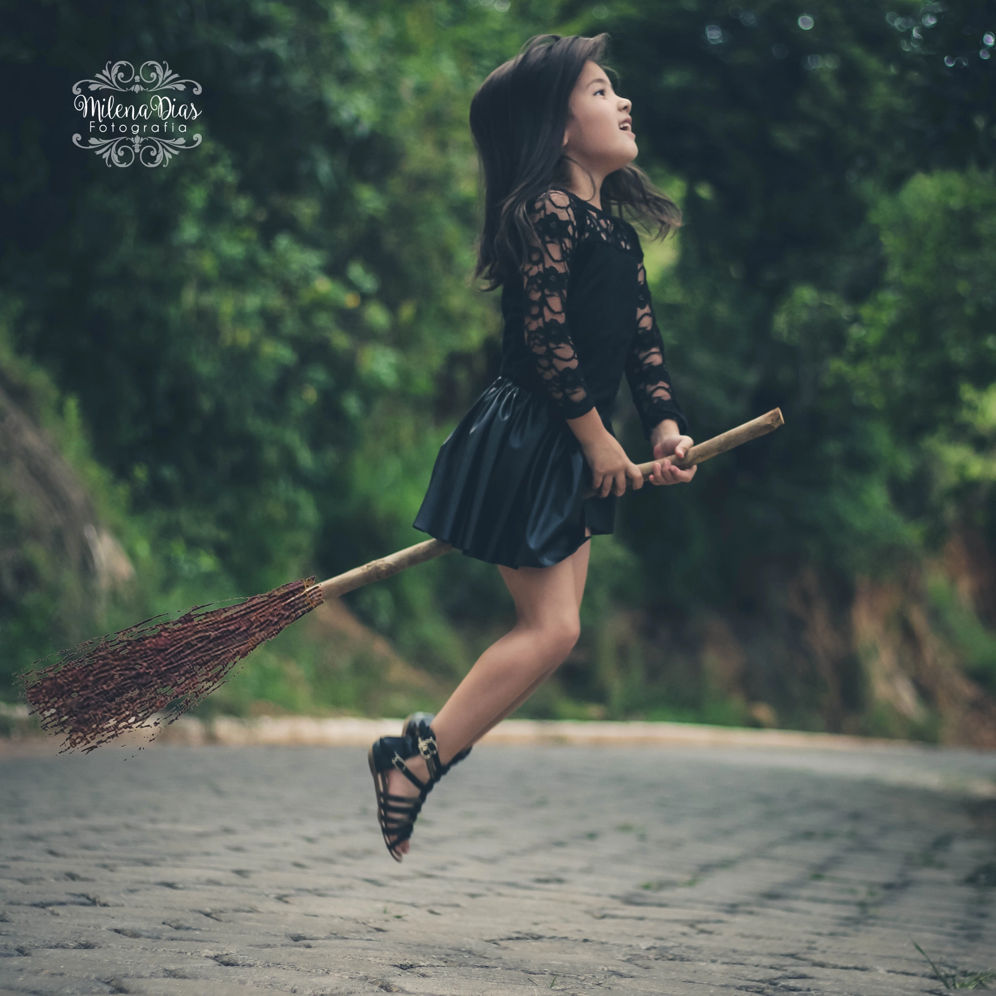 Canon EOS 600D (Rebel EOS T3i / EOS Kiss X5) + Canon EF 50mm F1.8 II sample photo. #happyhalloween #halloween #halloweenkid #kid #witchbroom  #broom  #witch photography