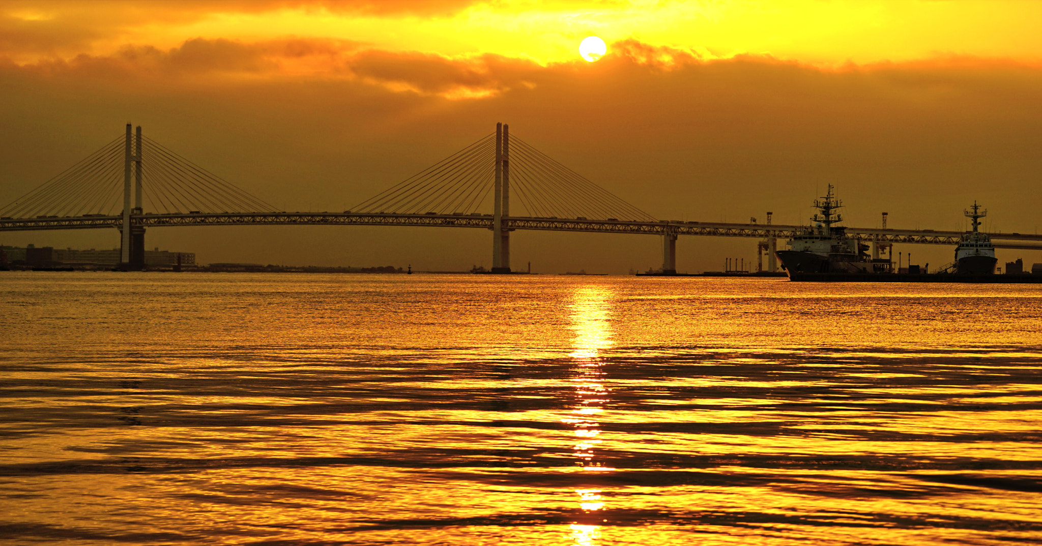 Sony 70-400mm F4-5.6 G SSM II sample photo. Sunrise in bridge yokohama harbour photography