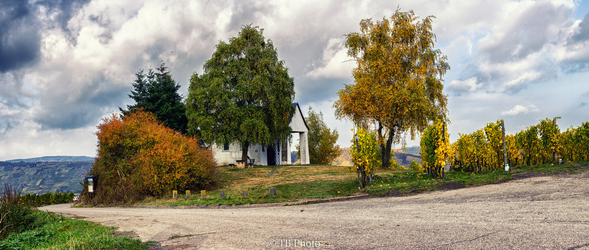 Canon EOS 550D (EOS Rebel T2i / EOS Kiss X4) + Canon EF 28mm F2.8 sample photo. On top of the hill... photography