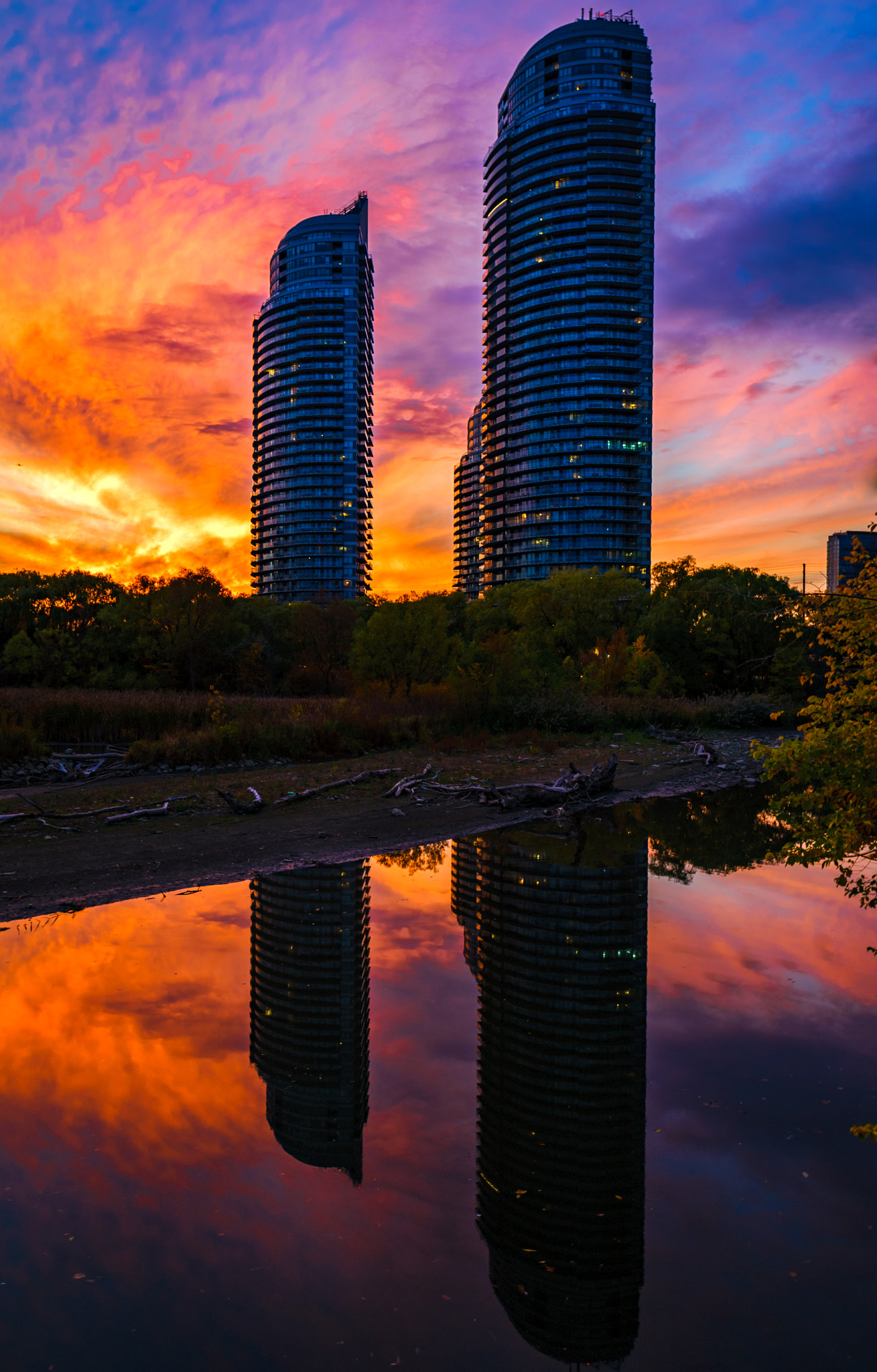 Tamron 24-70/2.8 SP VC USD sample photo. Fiery sunset in etobicoke photography