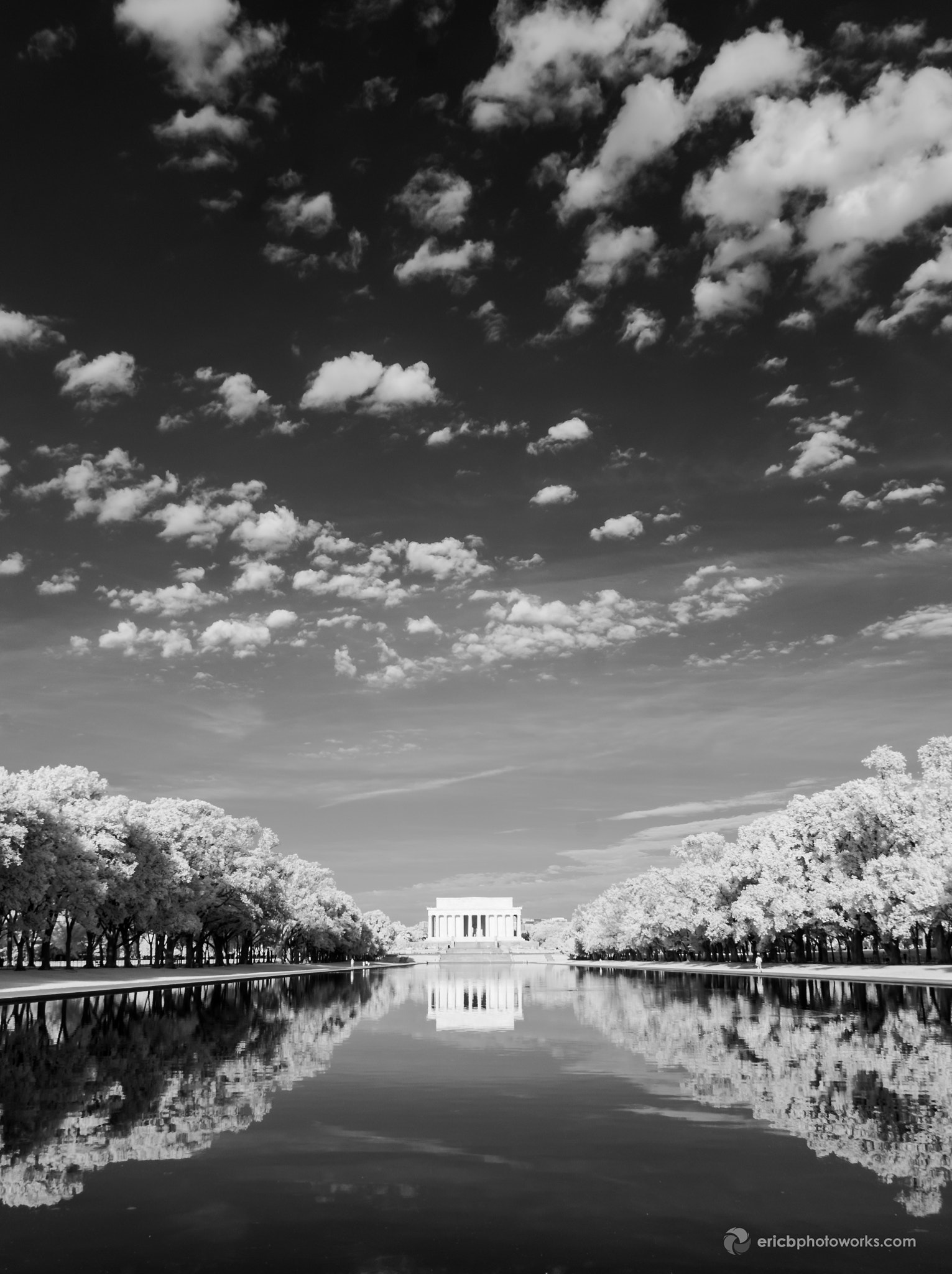 Sony Alpha NEX-5N + Sigma 19mm F2.8 EX DN sample photo. Lincoln memorial in infrared photography