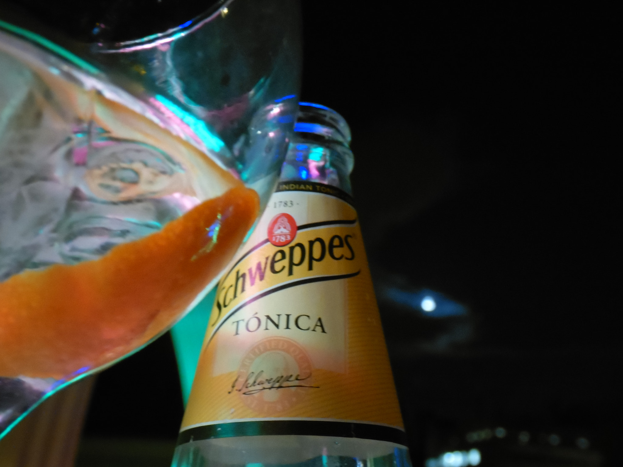 Samsung WB2200F sample photo. Gin tonic en altura, en madrid photography
