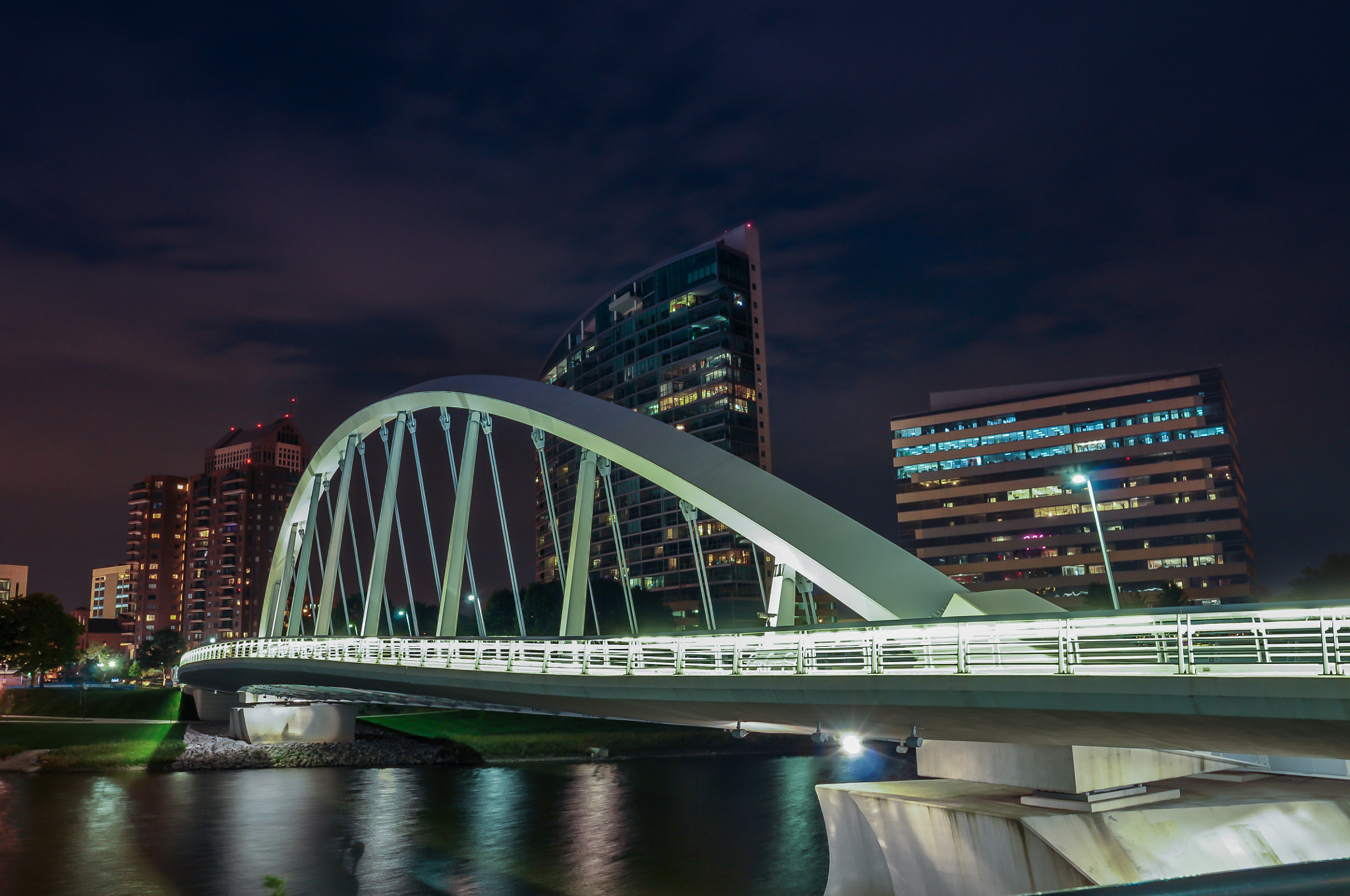 Nikon AF-S Nikkor 18-35mm F3.5-4.5G ED sample photo. Main st bridge photography