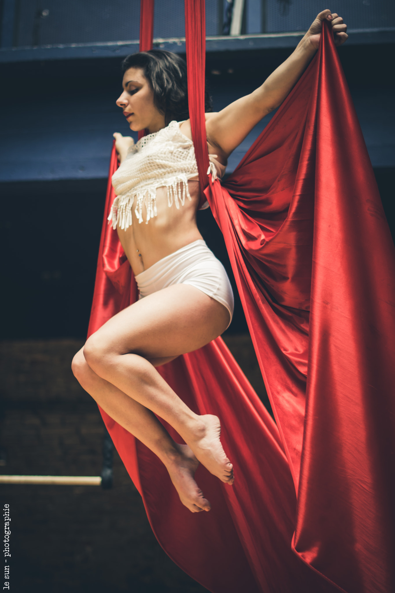 Nikon D3300 + Nikon AF-S Nikkor 50mm F1.4G sample photo. Sofi - aerialist photography