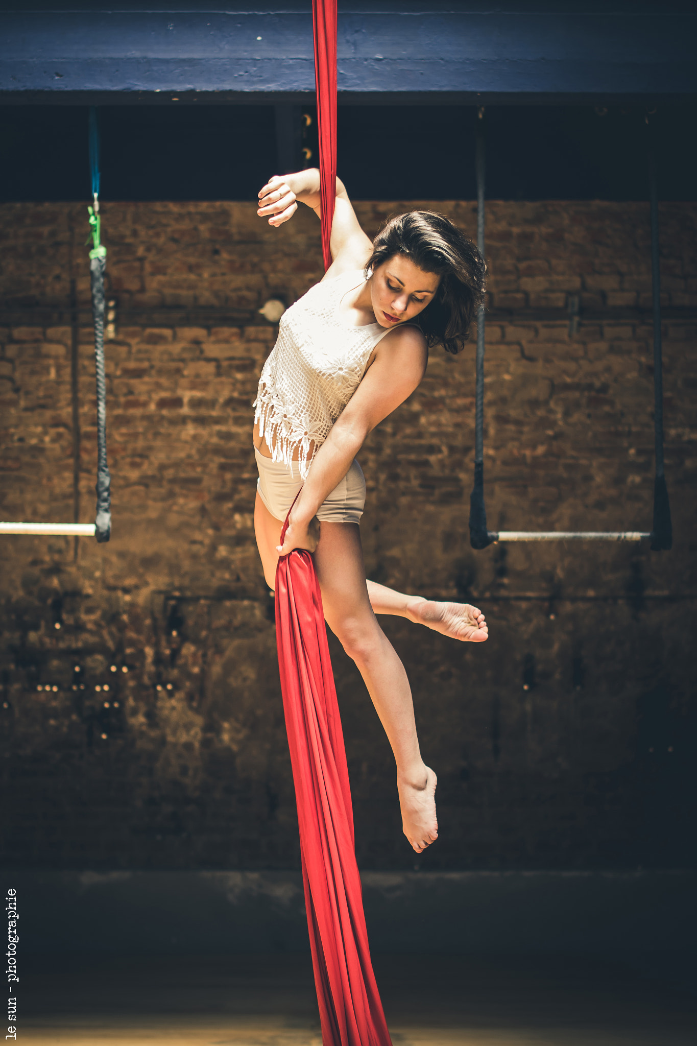 Nikon D3300 + Nikon AF-S Nikkor 50mm F1.4G sample photo. Sofi - aerialist photography