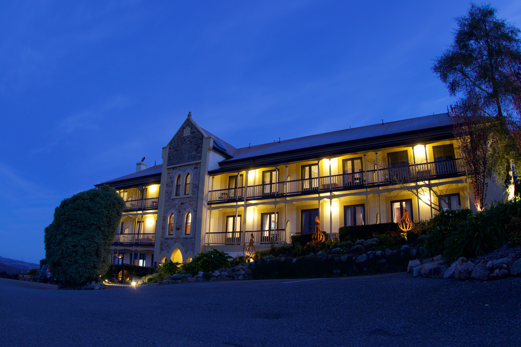 Canon EF 8-15mm F4L Fisheye USM sample photo. Mount lofty house photography