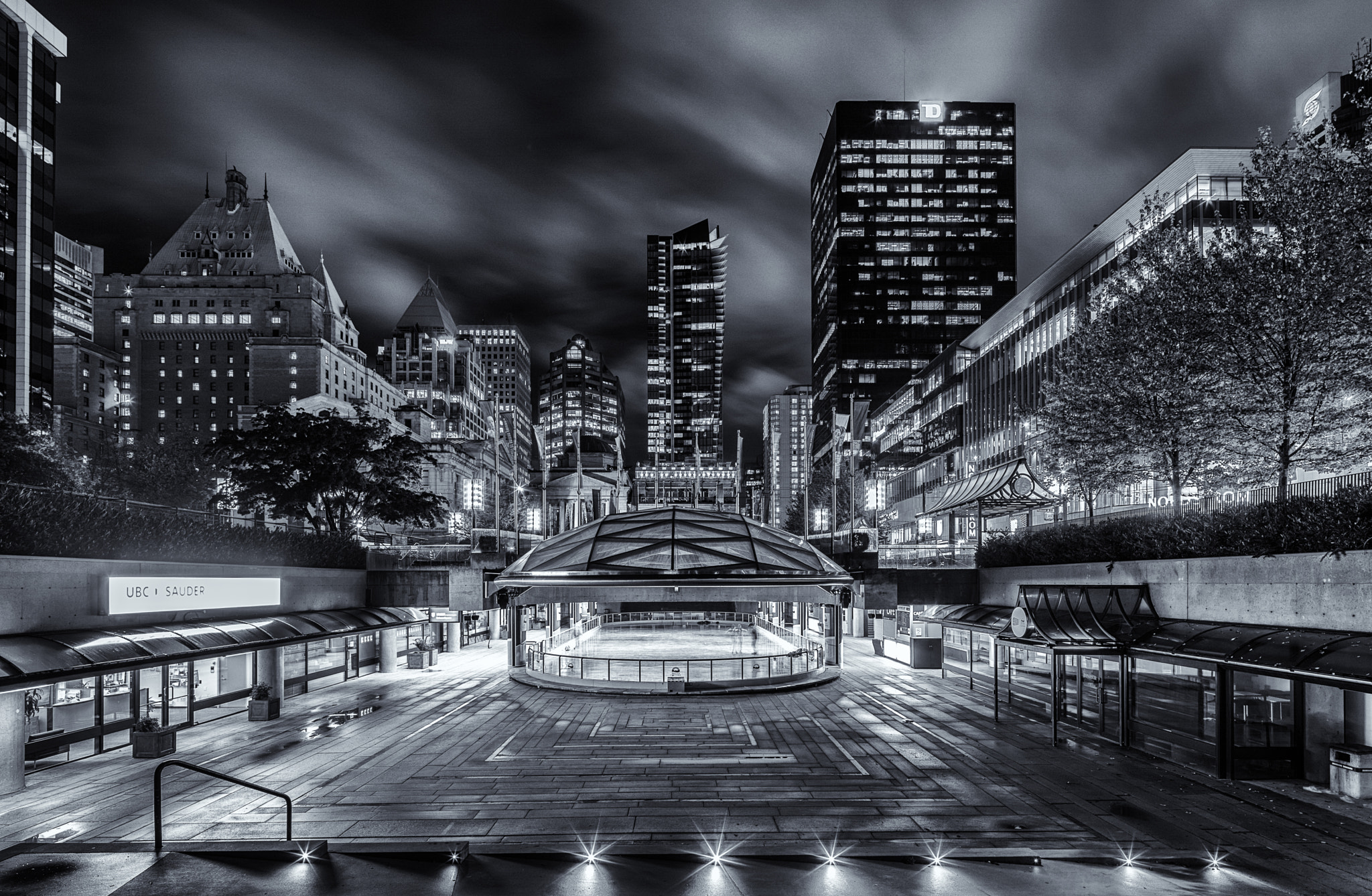 Canon TS-E 17mm F4L Tilt-Shift sample photo. Robson square photography