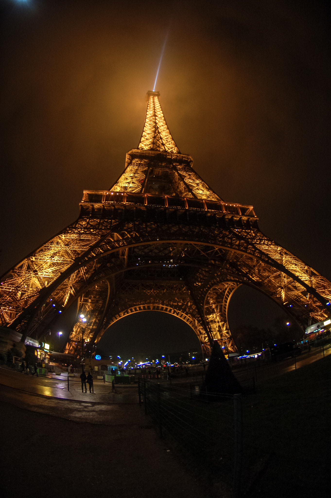 Nikon AF DX Fisheye-Nikkor 10.5mm F2.8G ED sample photo. Eiffel tower photography