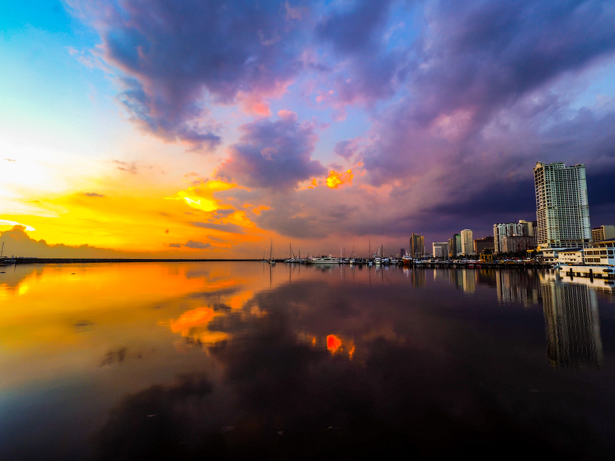 Olympus M.Zuiko Digital ED 7-14mm F2.8 PRO sample photo. Just another manila bay sunset  photography