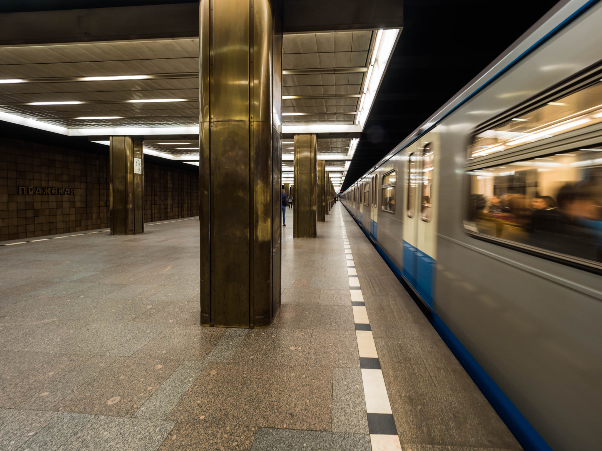 Panasonic Lumix DMC-GH4 + Olympus M.Zuiko Digital ED 7-14mm F2.8 PRO sample photo. Prazhskaya (moscow metro) photography