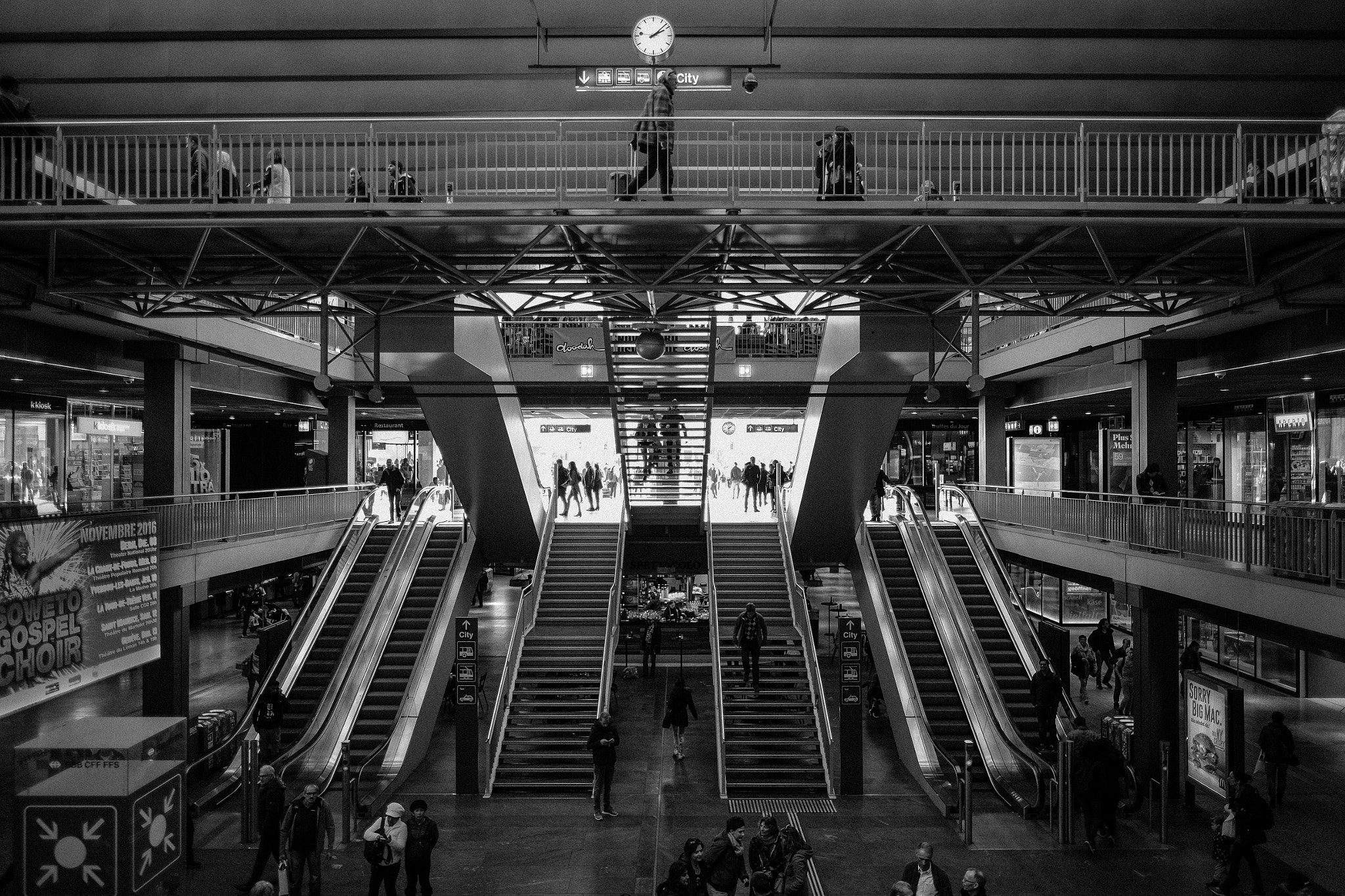 Fujifilm X-T10 + Fujifilm XF 16mm F1.4 R WR sample photo. Bern hauptbahnhof photography