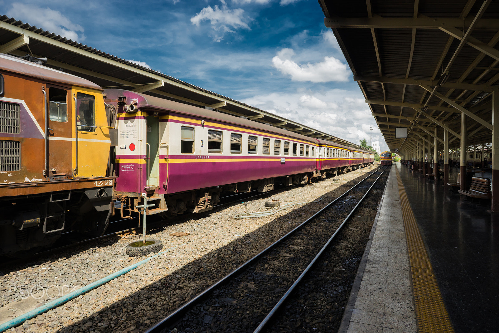 Sony a7R + ZEISS Batis 25mm F2 sample photo. Railway station photography