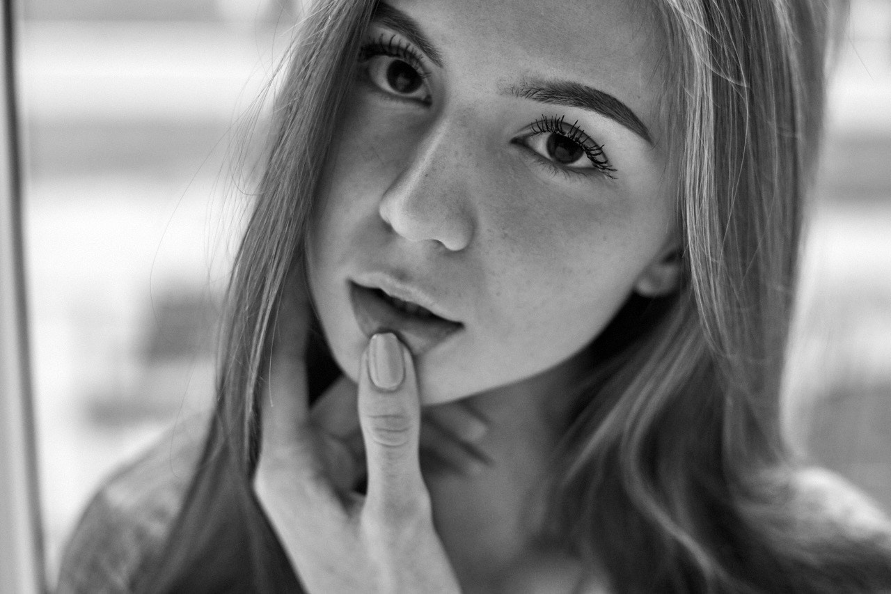 ZEISS Loxia 50mm F2 sample photo. Настя photography