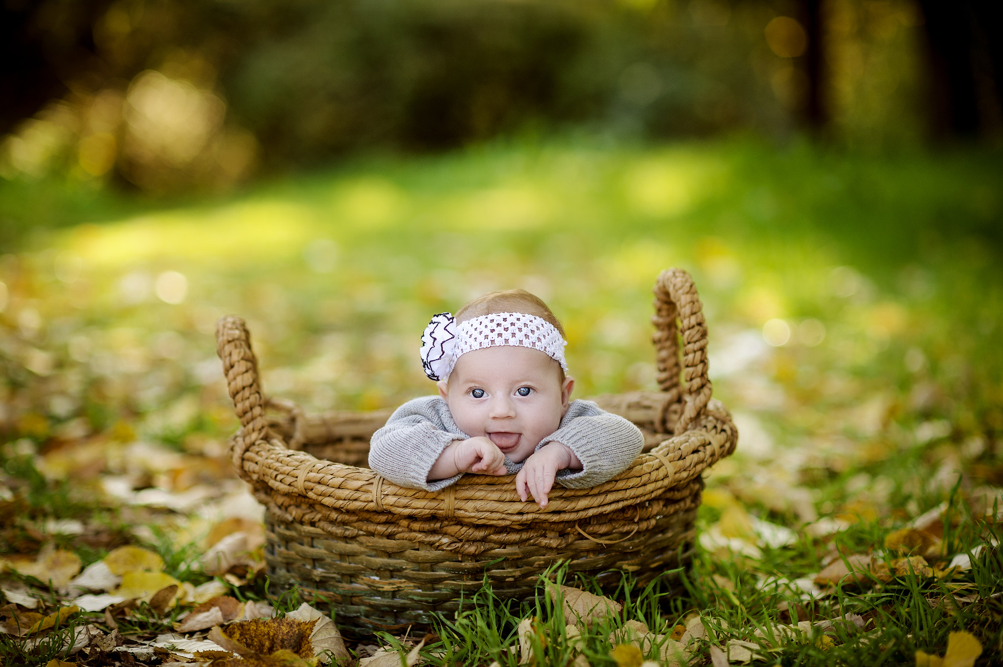 Nikon D4 + Nikon AF-S Nikkor 85mm F1.4G sample photo. Autumn baby photography