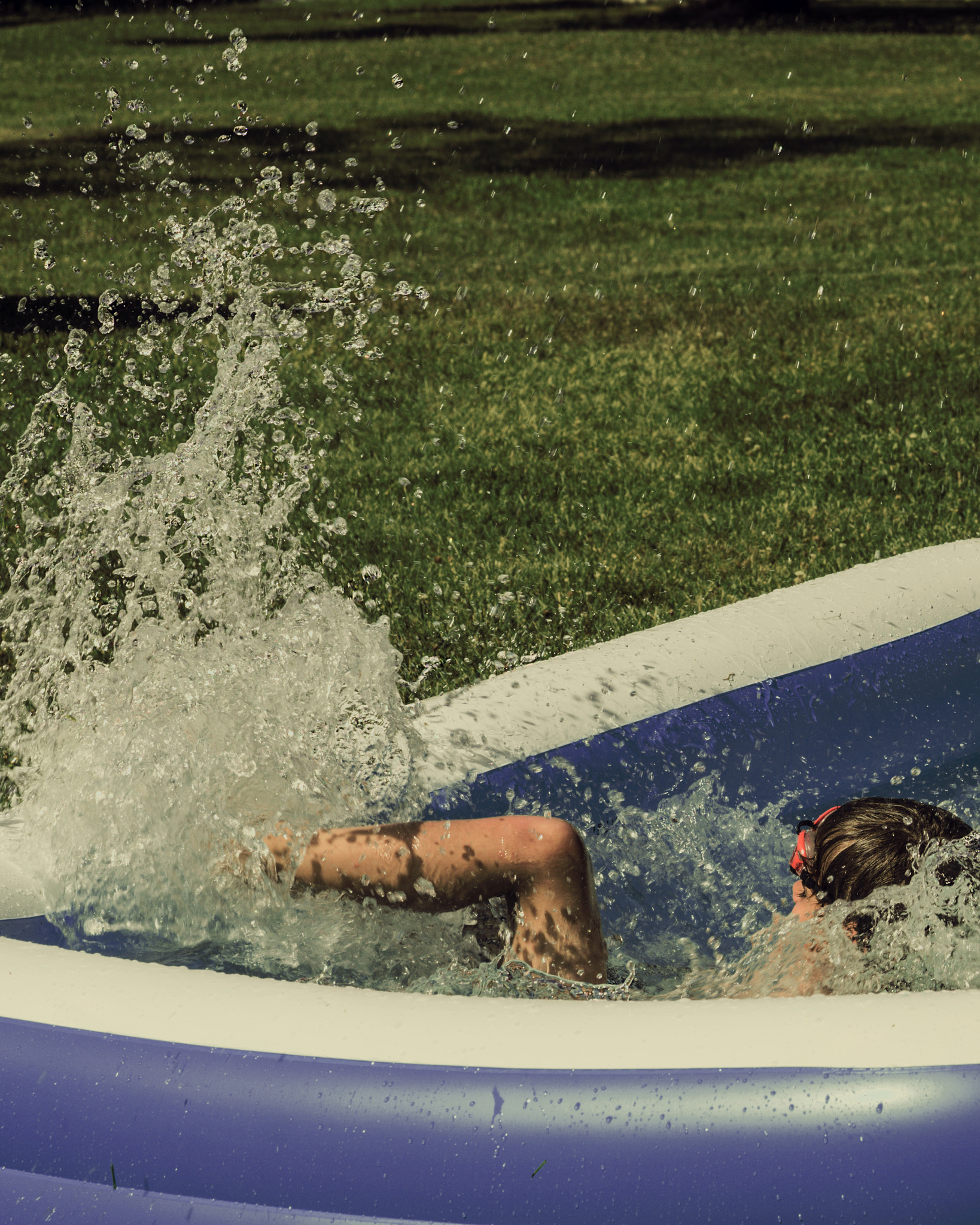 Sony a6000 + Sony FE 90mm F2.8 Macro G OSS sample photo. Pool jump splash photography