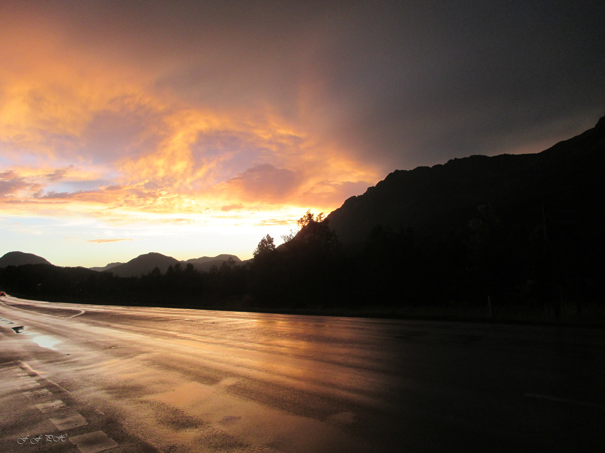 Canon PowerShot ELPH 130 IS (IXUS 140 / IXY 110F) sample photo. Austrian sunset photography