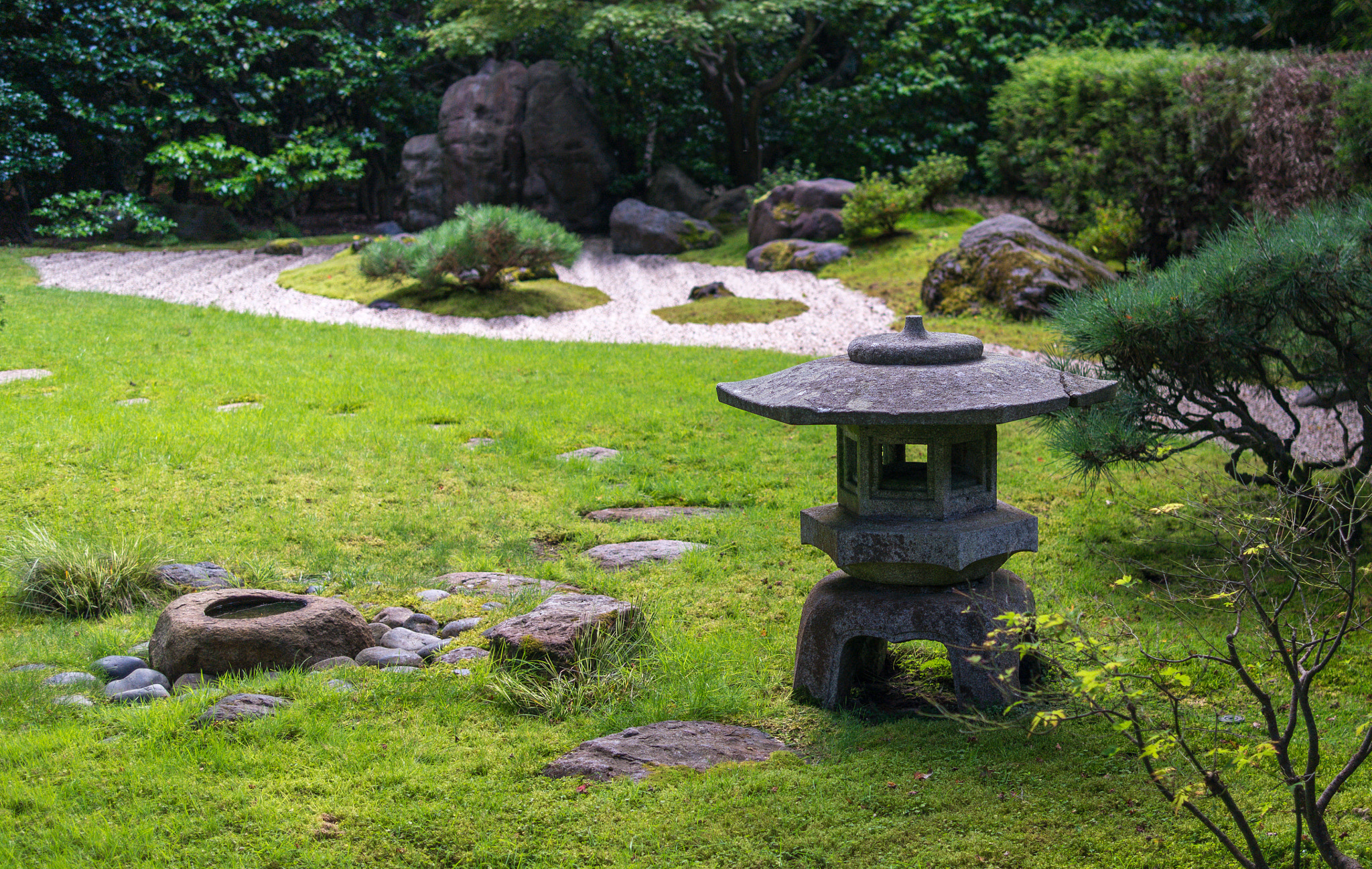 Samsung NX300 + Samsung NX 30mm F2 Pancake sample photo. Zen garden photography