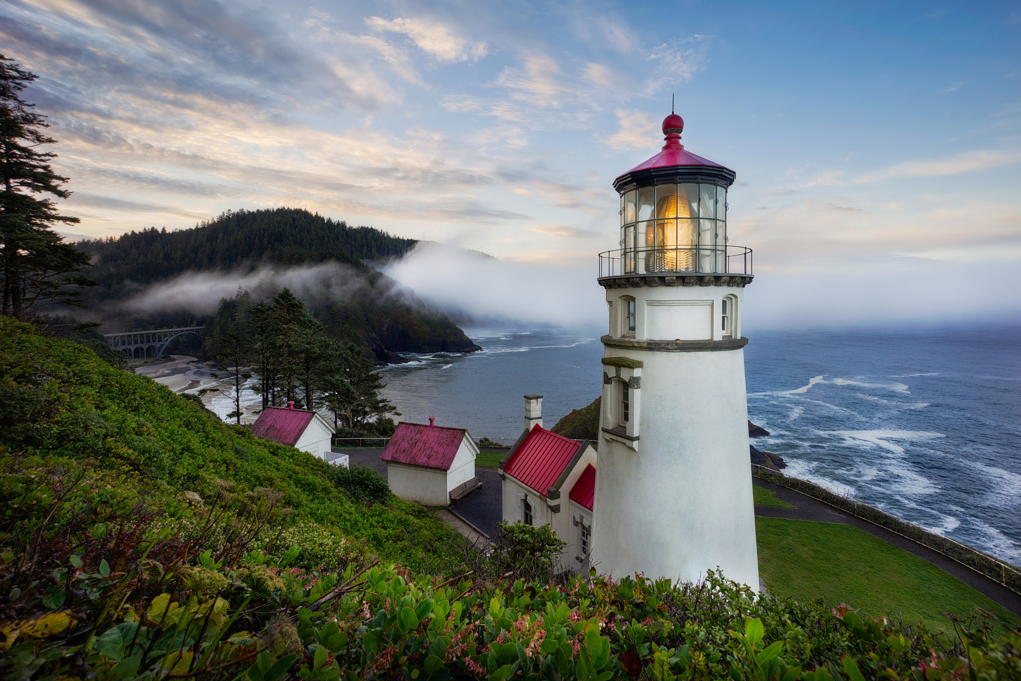 Sony a7R + Sony E 10-18mm F4 OSS sample photo. Heceta head lighthouse photography