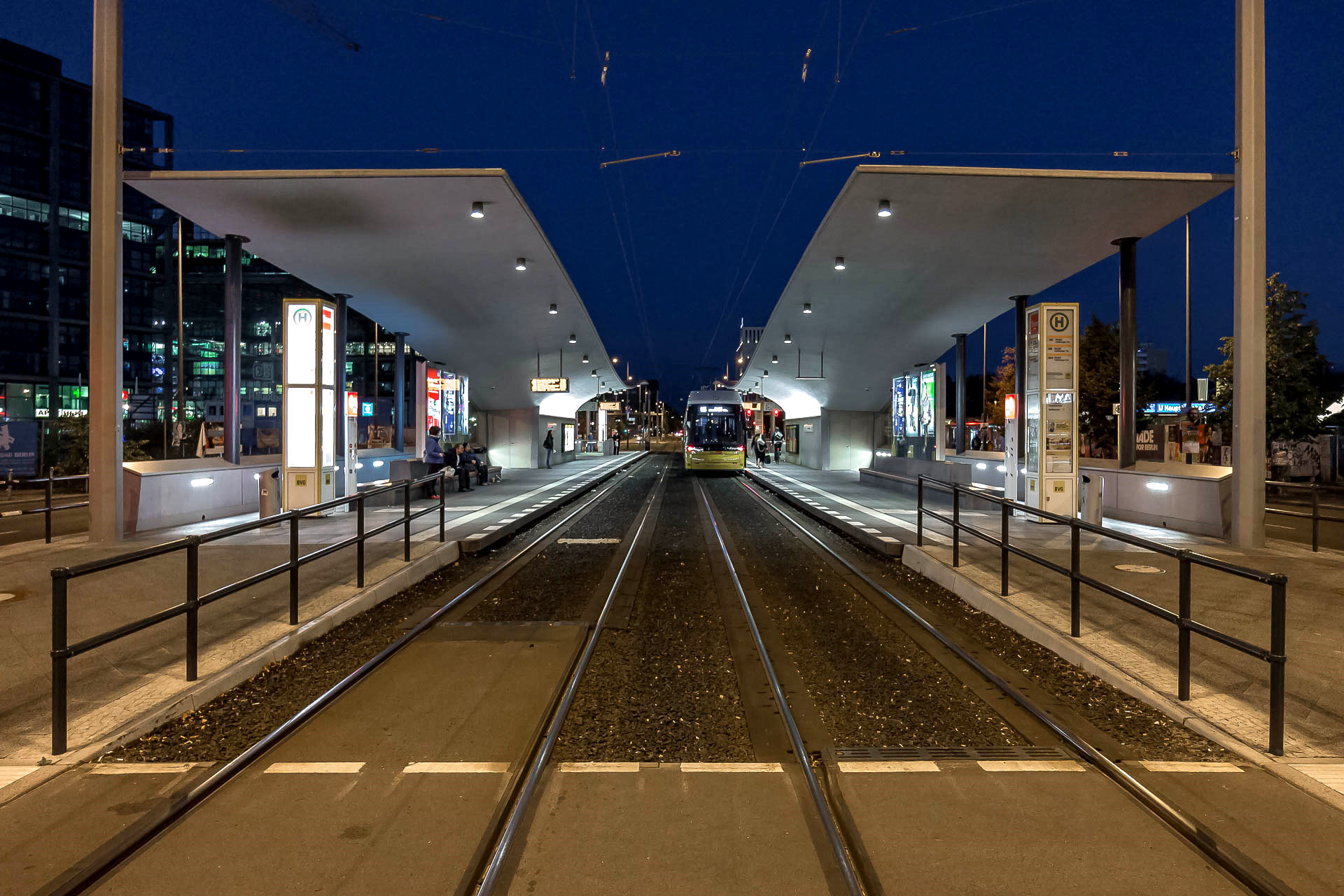 Canon EOS M sample photo. Strassenbahn photography