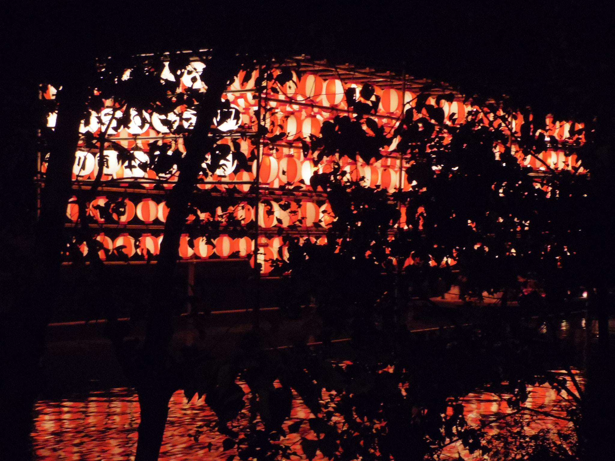 Pentax 02 Standard Zoom sample photo. Lantern on the water photography