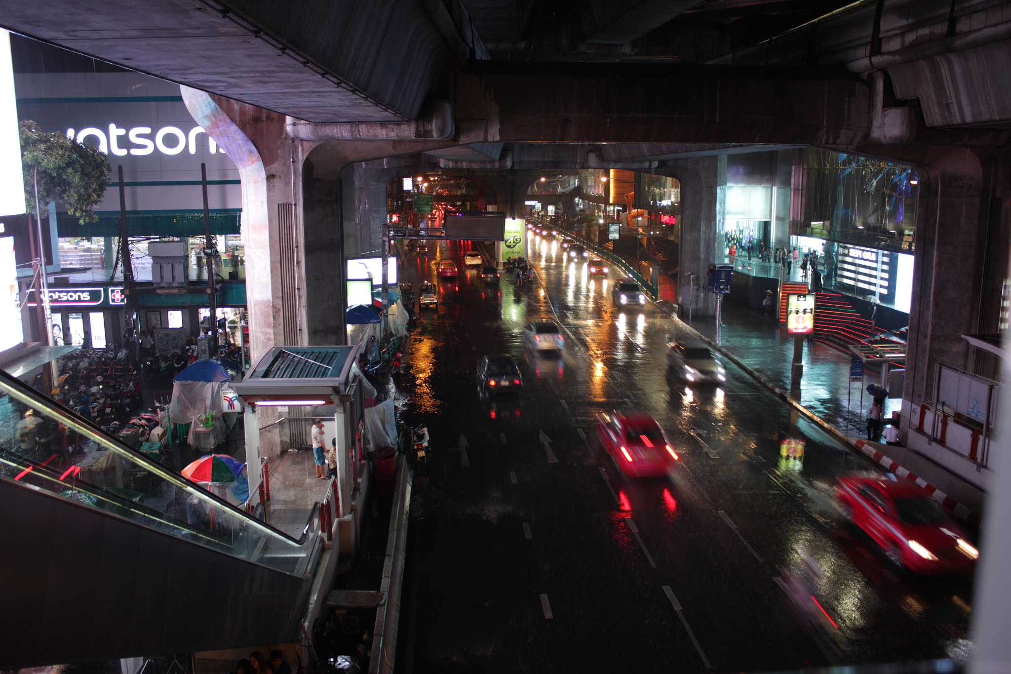 Canon EF-S 18-55mm F3.5-5.6 IS sample photo. Bangkok lights photography