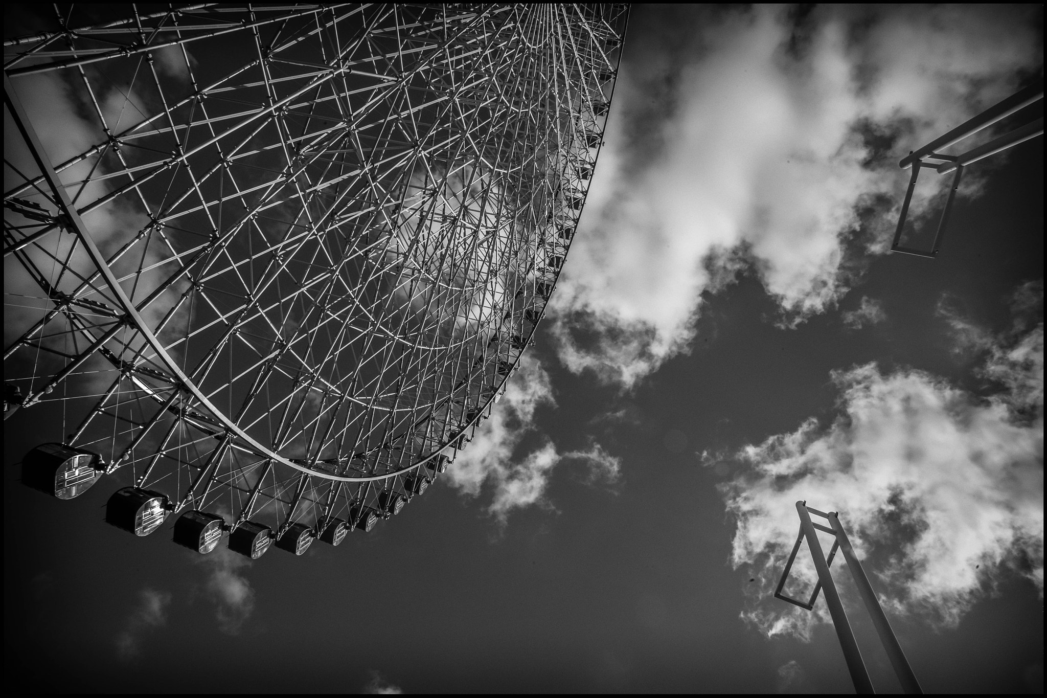 Leica Summilux-M 21mm F1.4 Asph sample photo. Spin the wheel photography