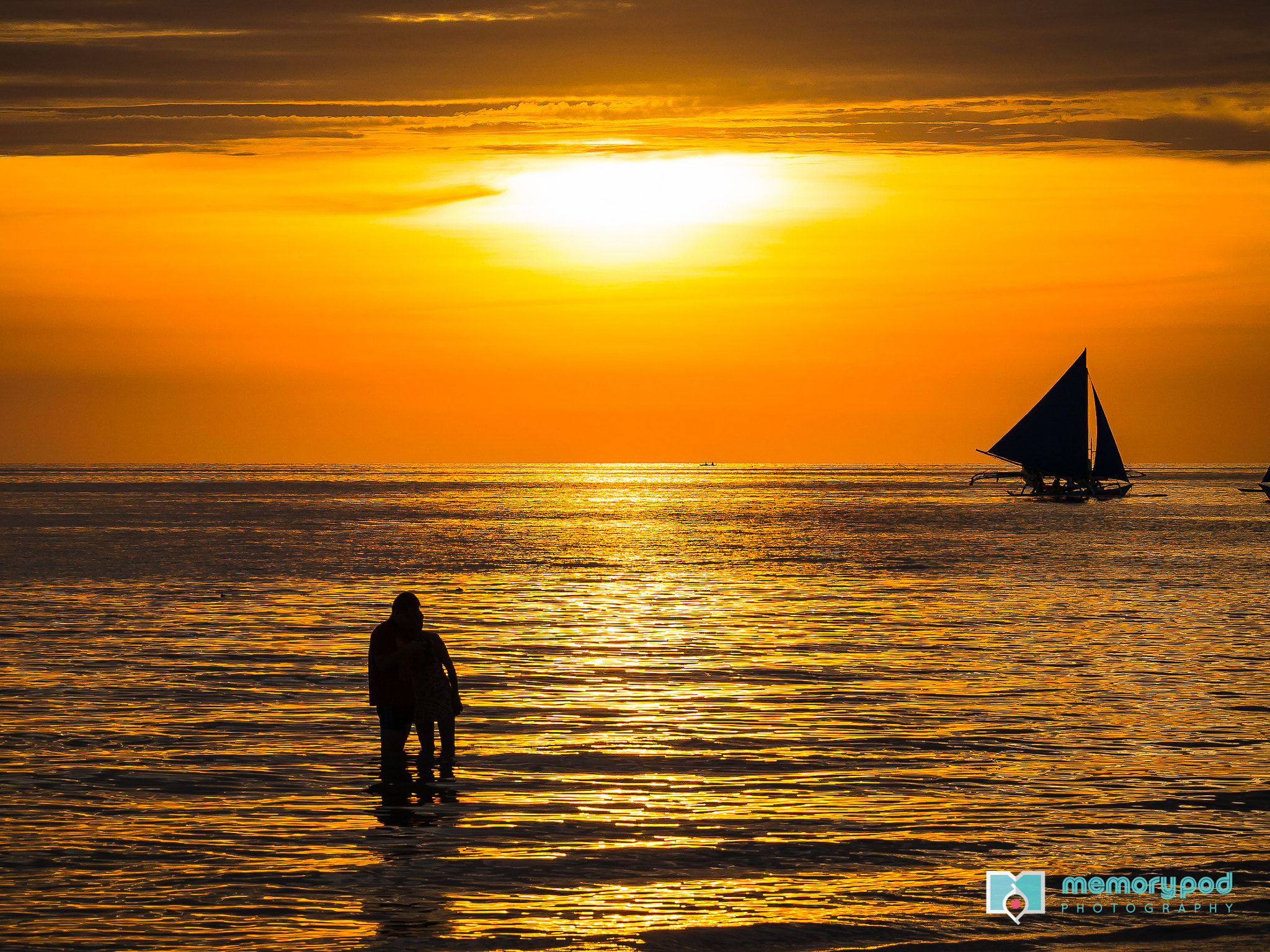 Olympus OM-D E-M5 + OLYMPUS M.75-300mm F4.8-6.7 sample photo. Sunset at boracay photography