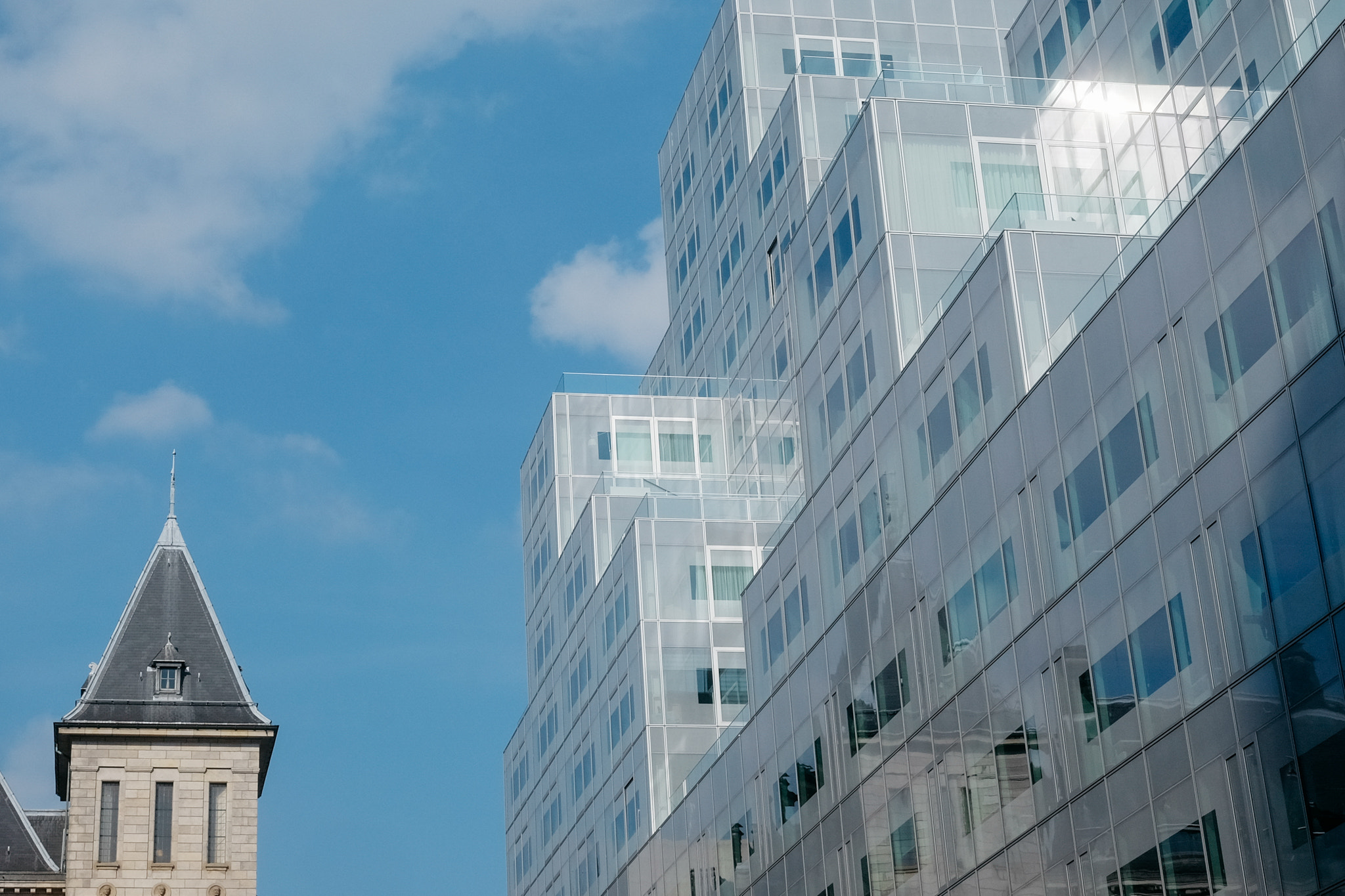 Fujifilm X-E2 + Fujifilm XF 27mm F2.8 sample photo. Old vs new photography