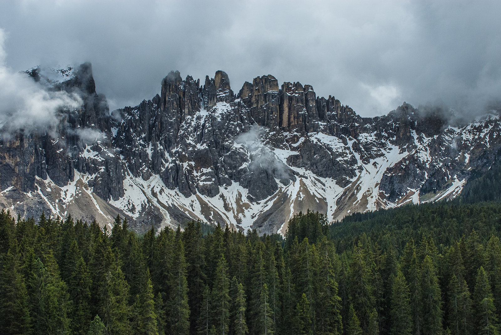 Nikon D200 + AF Zoom-Nikkor 35-70mm f/2.8D sample photo. Riflessi e montagna carezza photography