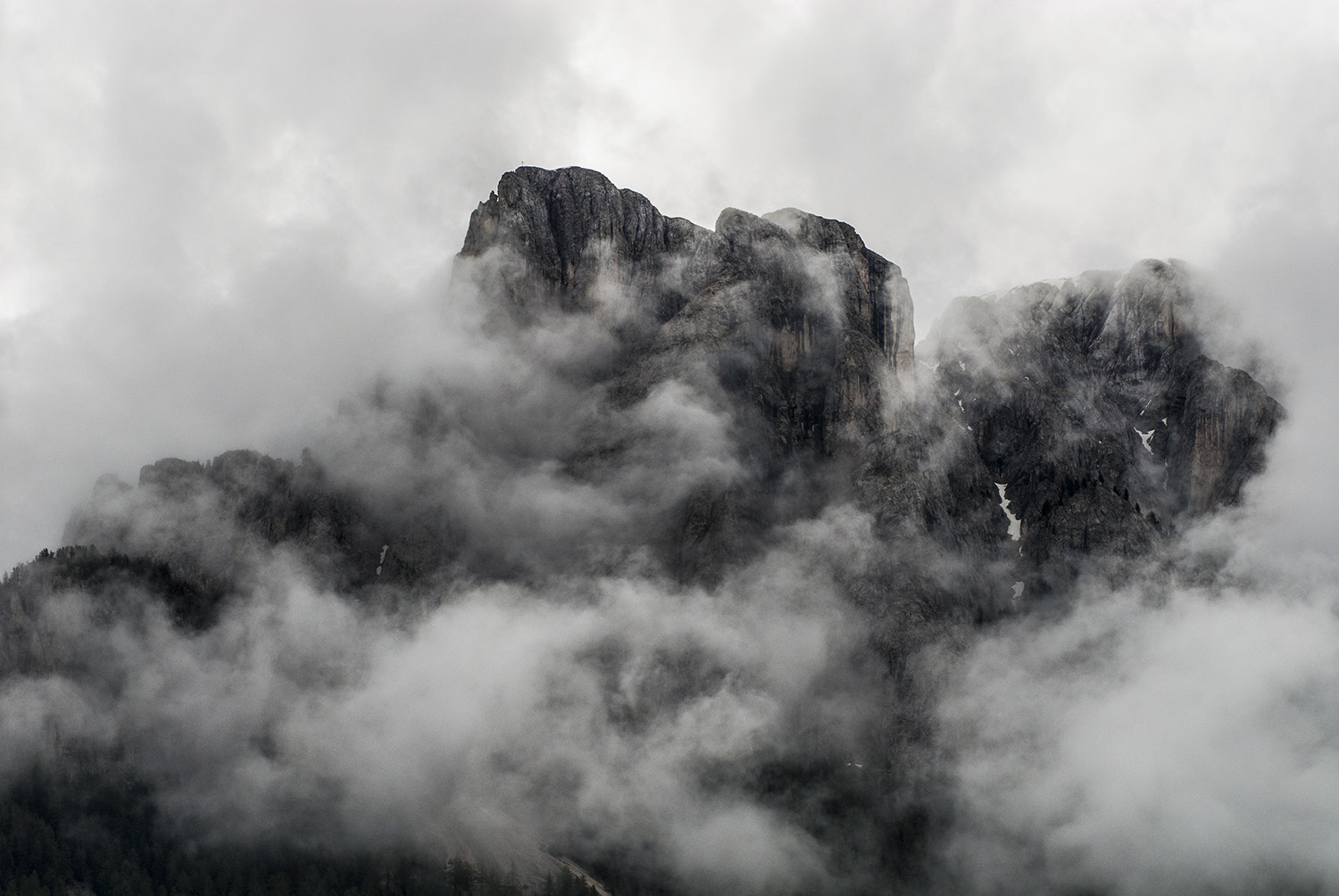 AF Zoom-Nikkor 80-200mm f/2.8 ED sample photo. Riflessi e montagna carezza photography